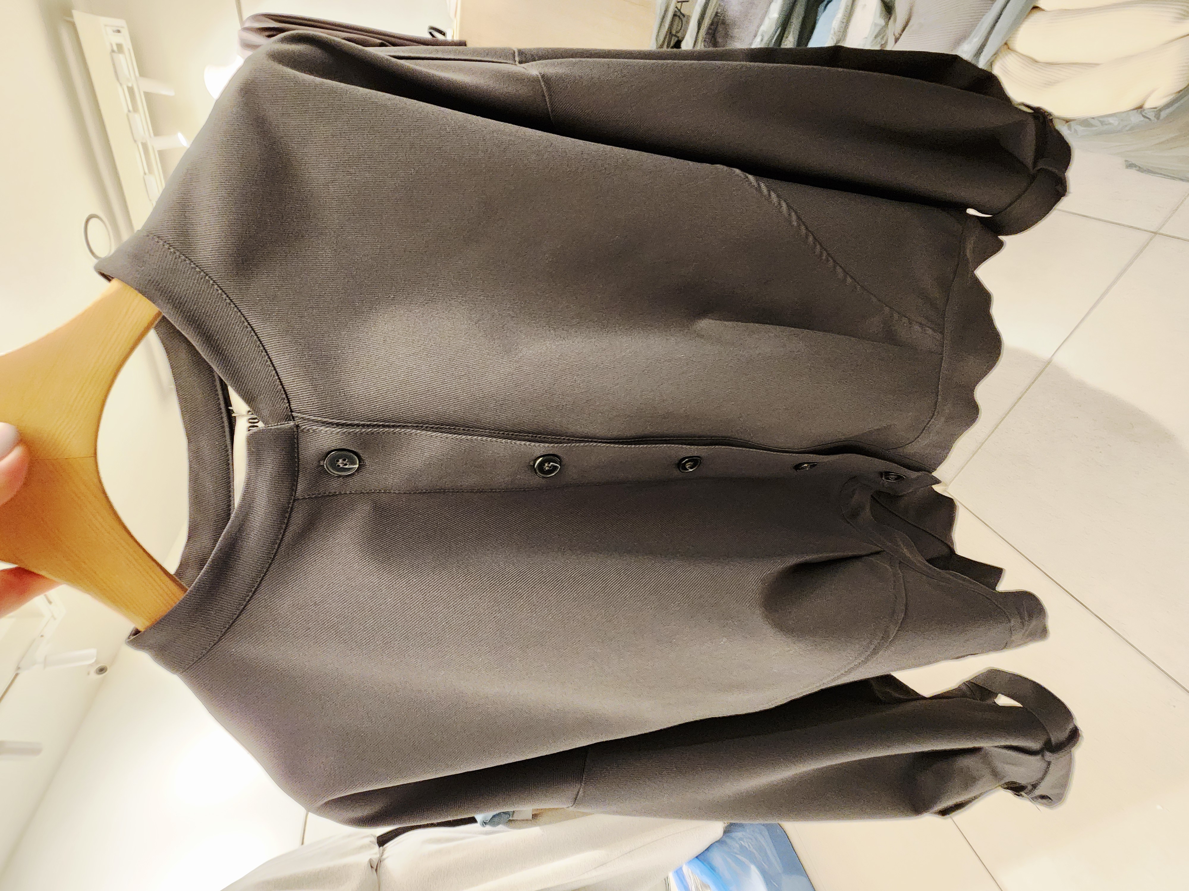 0647T GRAY CARDIGAN WITH COLLARLESS BUTTON FRONT SCALLOPED HEM