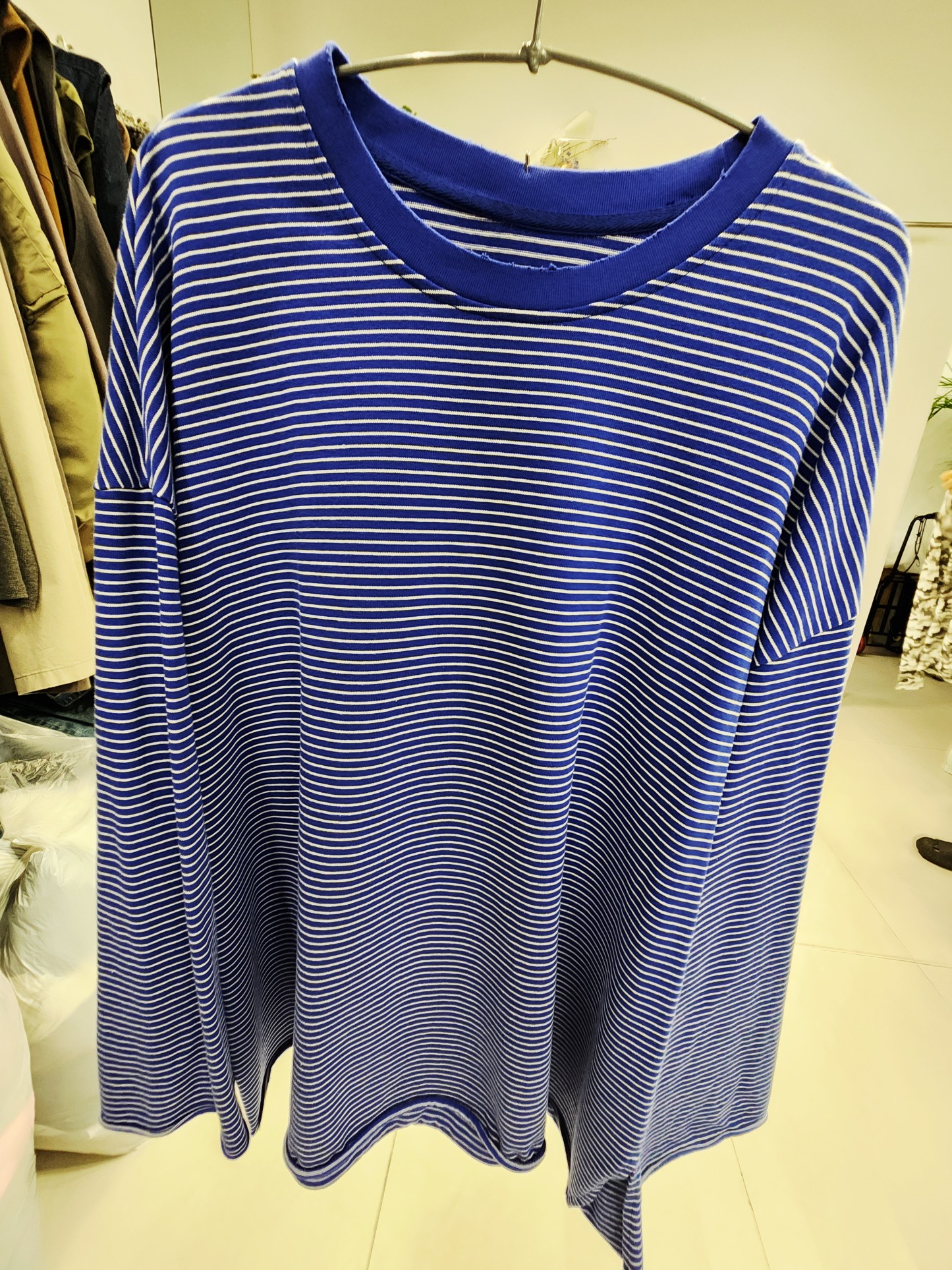 0916T BLUE AND WHITE STRIPED OVERSIZED LONG-SLEEVE TEE