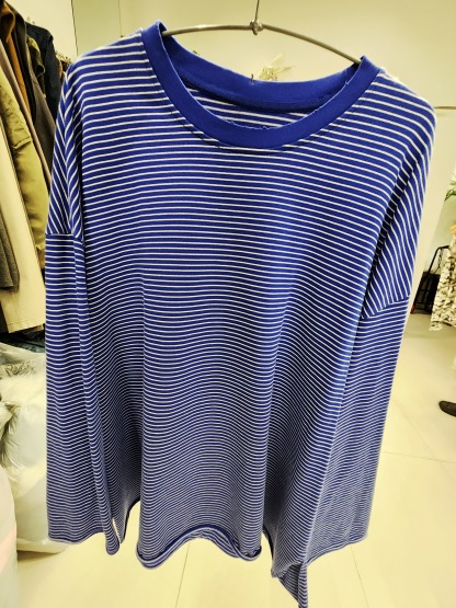 0916T BLUE AND WHITE STRIPED OVERSIZED LONG-SLEEVE TEE