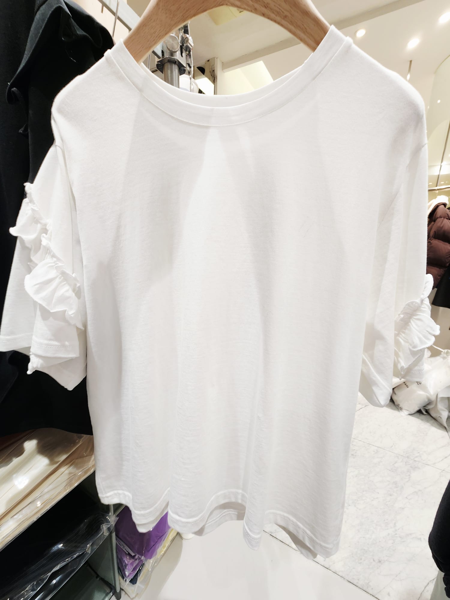 1031T  WHITE RUFFLED SLEEVES TOP