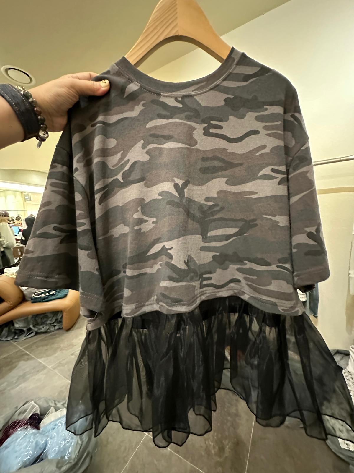6895S CAMOUFLAGE CASUAL, GRAY CAMOUFLAGE TEE, RELAXED FIT, with SHEER HEM DETAIL