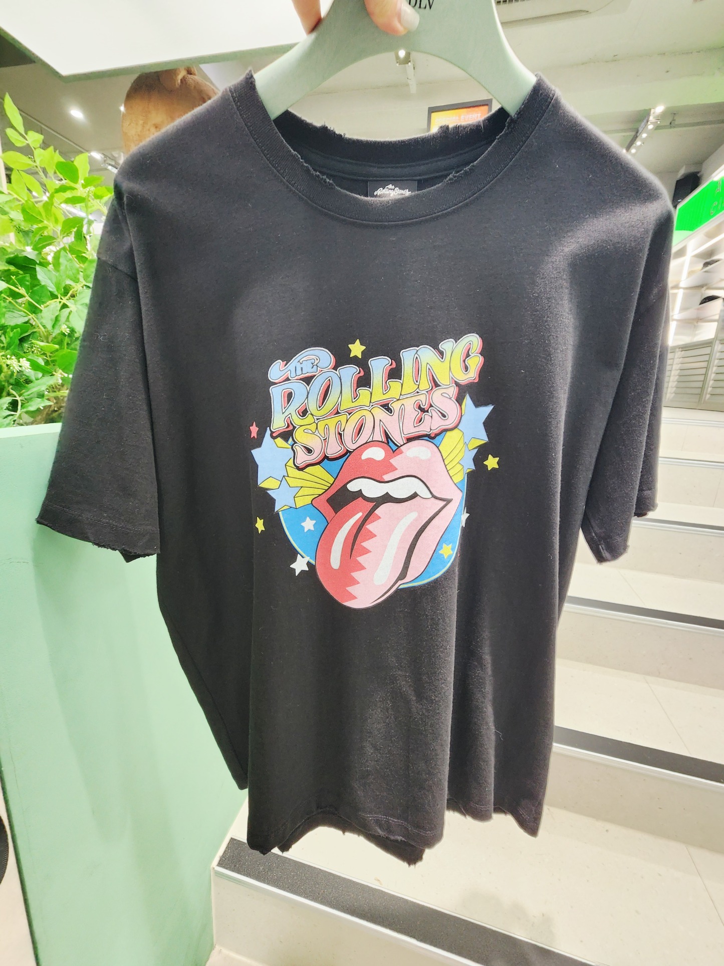 8324K BLACK COLOURS ROLLING STONE TEE