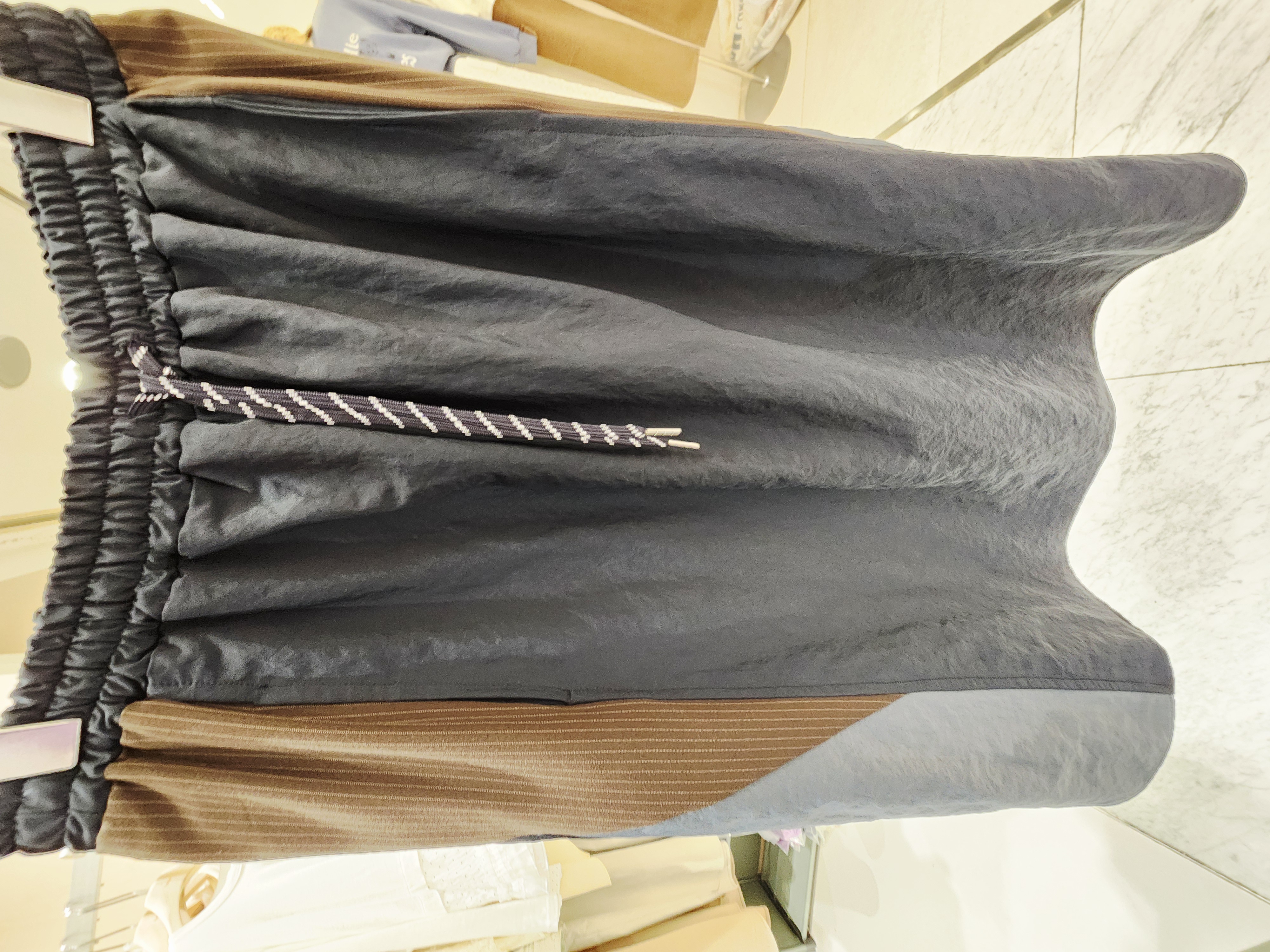 0957T NAVY SKIRT WITH BROWN PLEATED SIDE PANELS