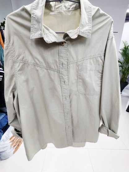 8810K LIGHT GRAY CASUAL, MINIMALIST SHIRT, RELAXED FIT, WITH BUTTON FRONT