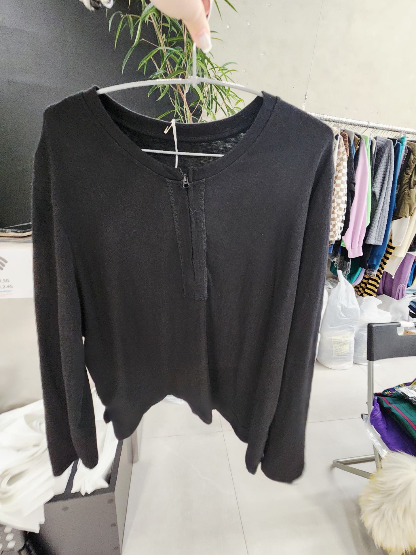8809K BLACK CASUAL LONG SLEEVE TOP, RELAXED FIT, with ZIPPERED FRONT
