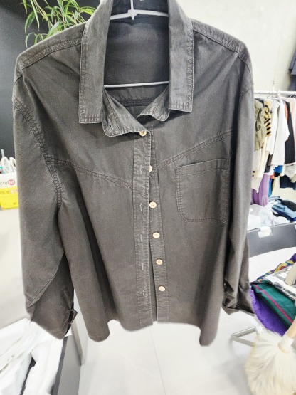 8812K CHARCOAL CASUAL, DENIM SHIRT, RELAXED FIT, WITH BUTTON FRONT CLOSURE