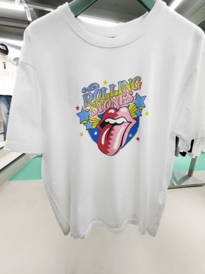 8323K WHITE COLOURS ROLLING STONE LIP TEE