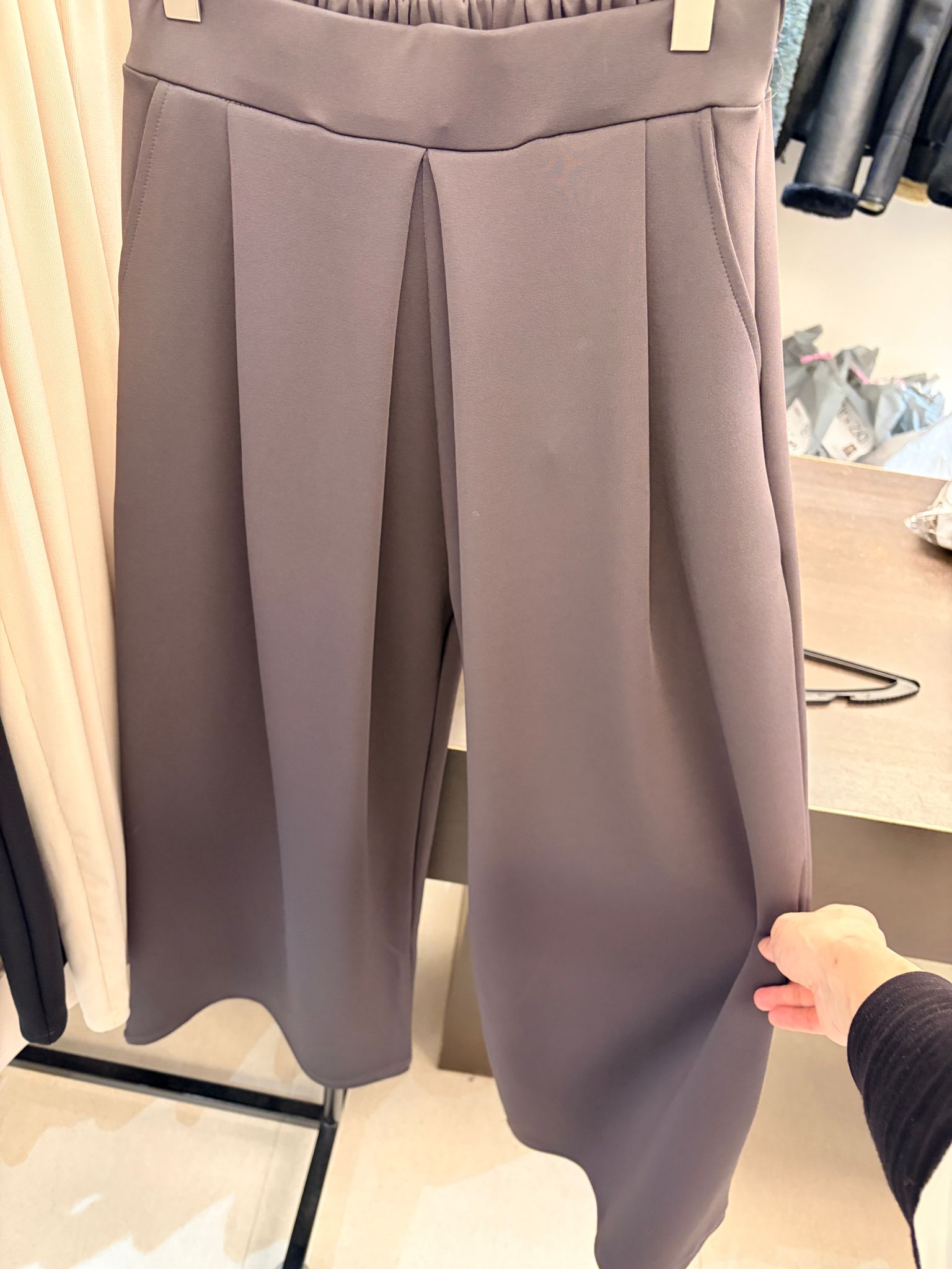 4644J TDARK GRAY MINIMALIST TROUSERS, RELAXED FIT, WITH PLEATED FRONT