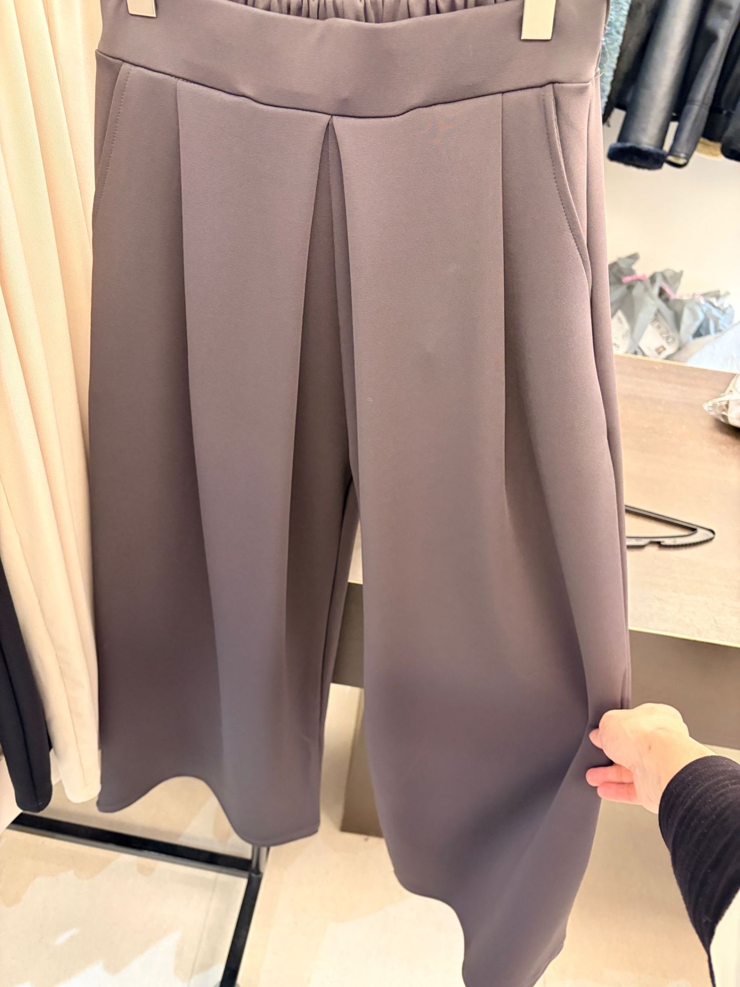 4644J TDARK GRAY MINIMALIST TROUSERS, RELAXED FIT, WITH PLEATED FRONT