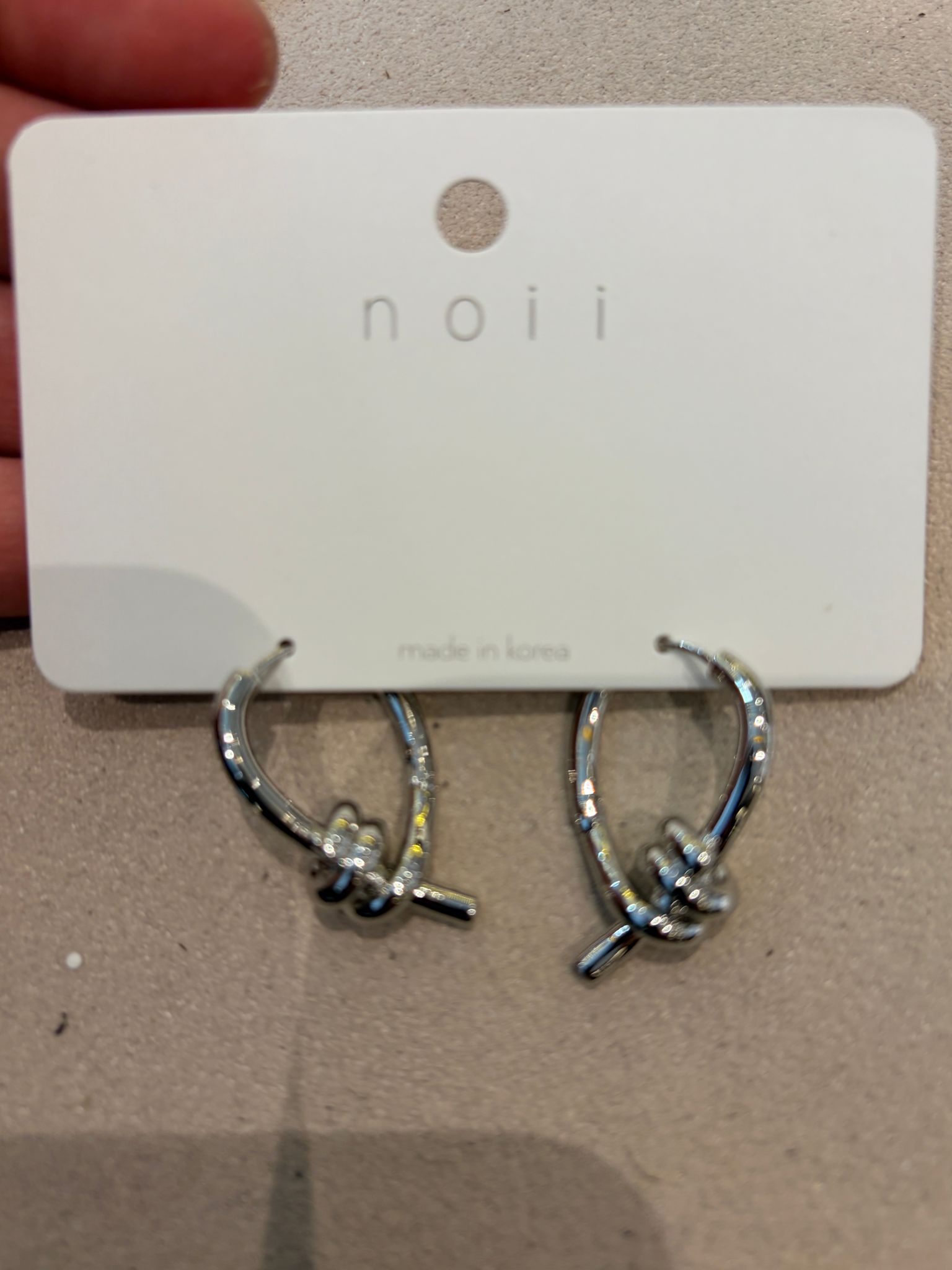 4764J SILVER BARB WIRE EARRING