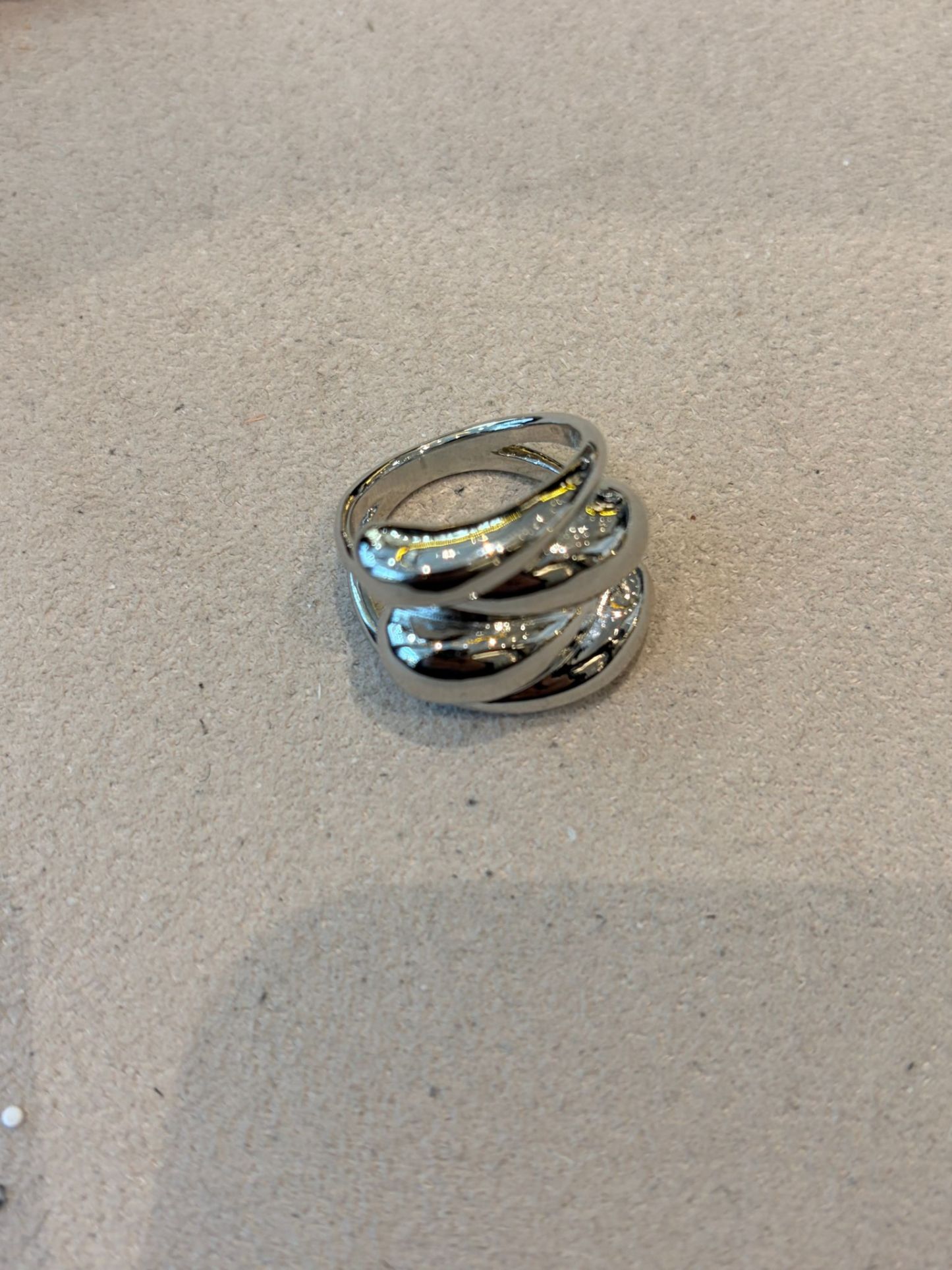 4767J SILVER TEAR DROP STACK RING