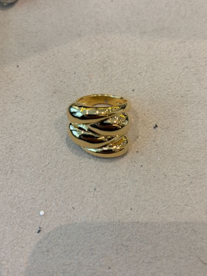 4768J GOLD TEAR DROP STACK RING