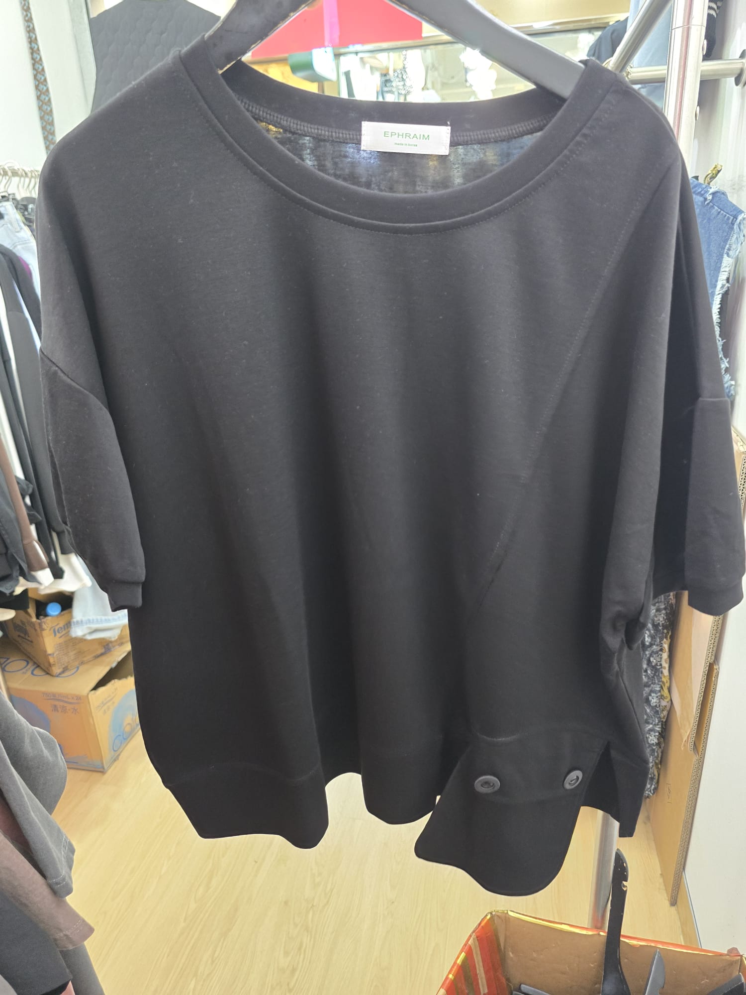 6016J BLACK CASUAL SWEATER, RELAXED FIT, WITH BUTTONED SIDE DETAIL.