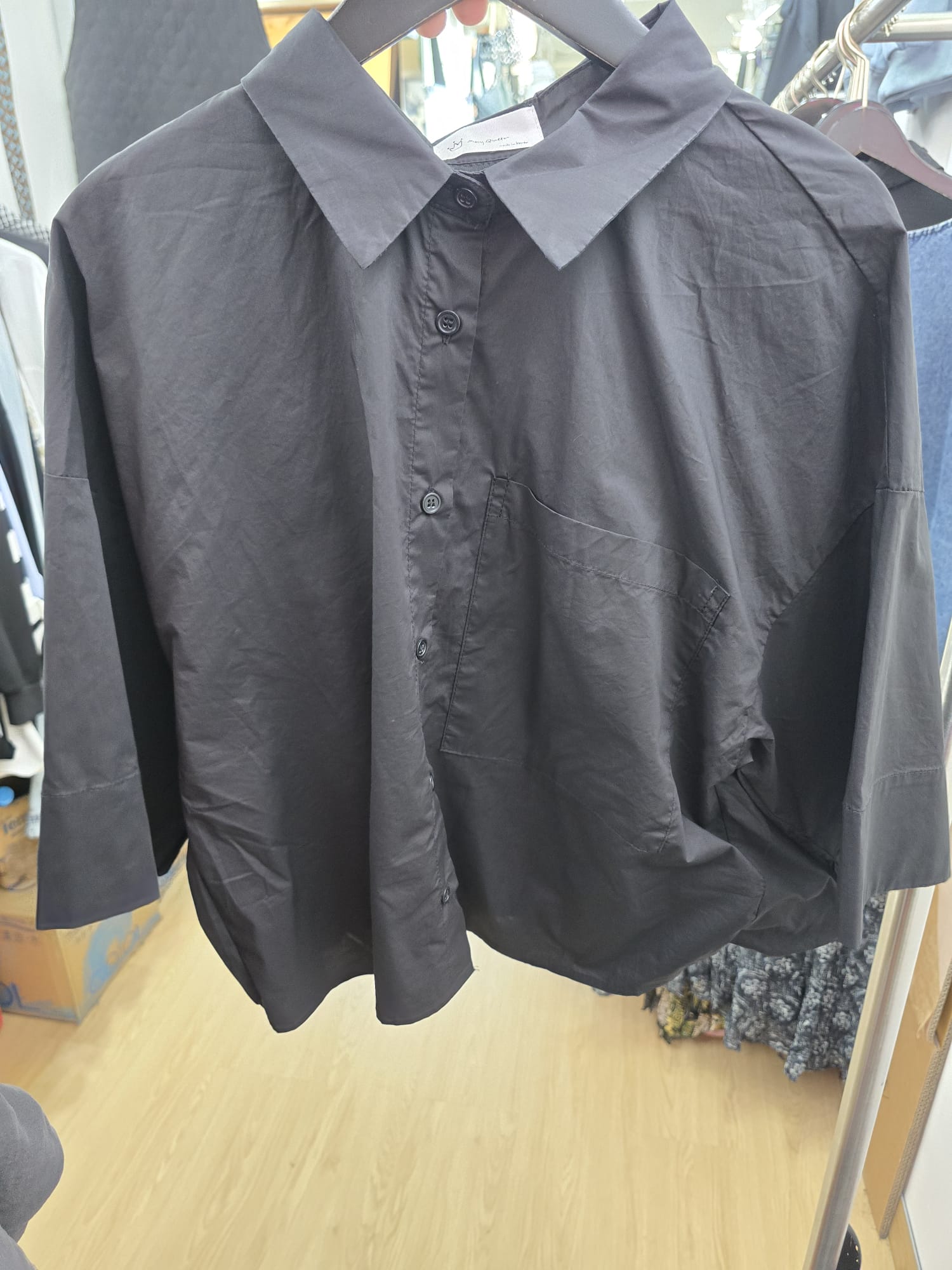 6030J BLACK MINIMALIST SHIRT, RELAXED FIT, WITH BUTTON-UP FRONT