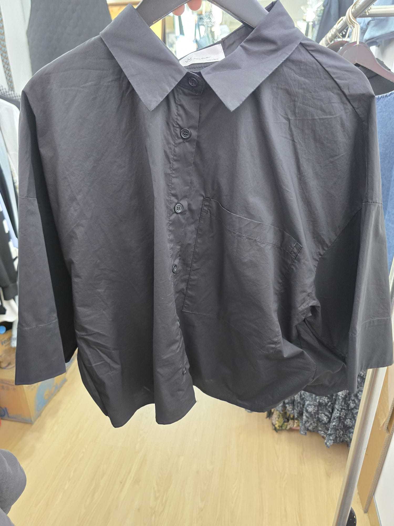 6030J BLACK MINIMALIST SHIRT, RELAXED FIT, WITH BUTTON-UP FRONT