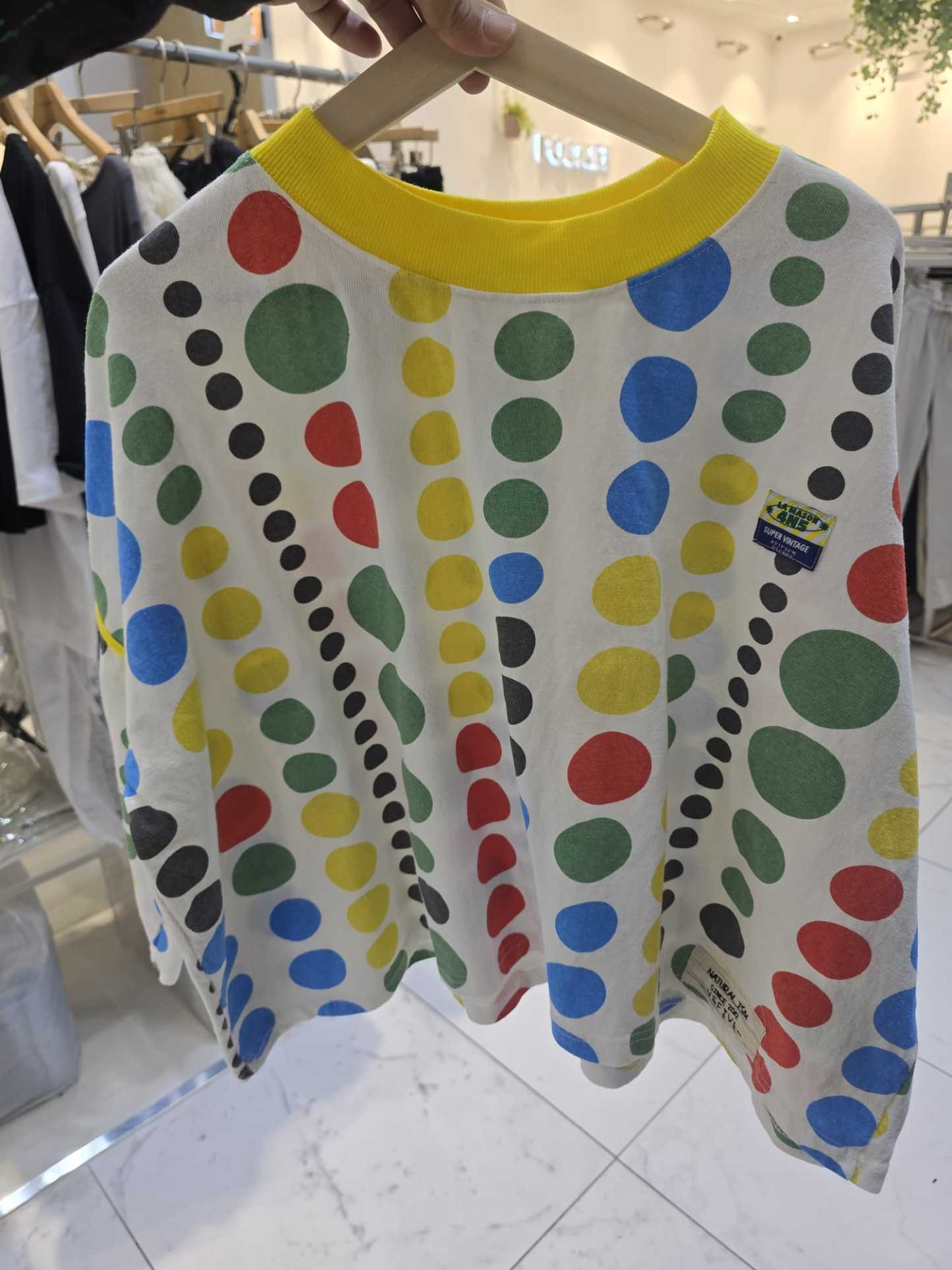 7578J WHITE MULTI COLOR DOTS TOP