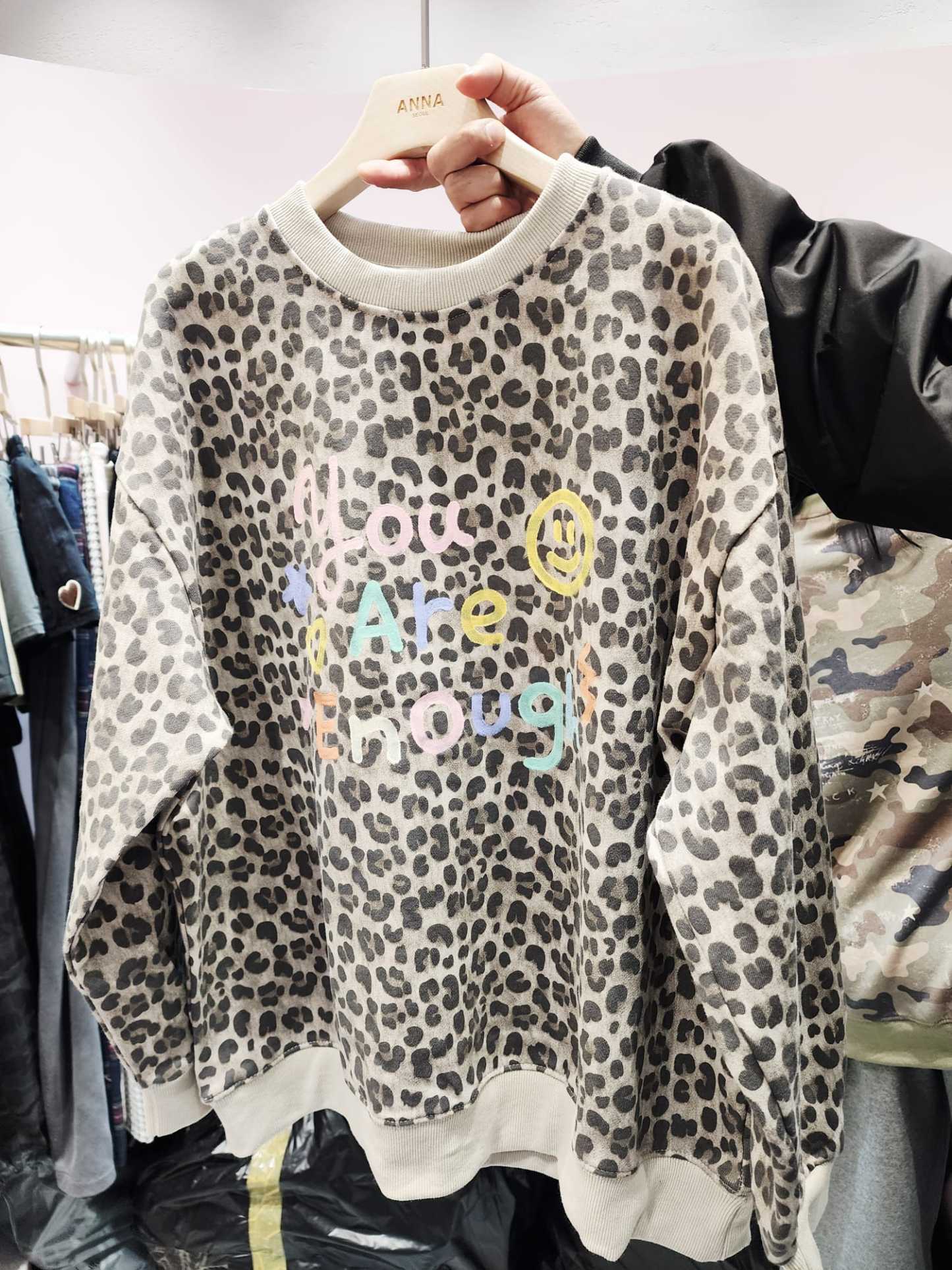 1322T LIGHT GREY LEOPARD PRINT SWEATER