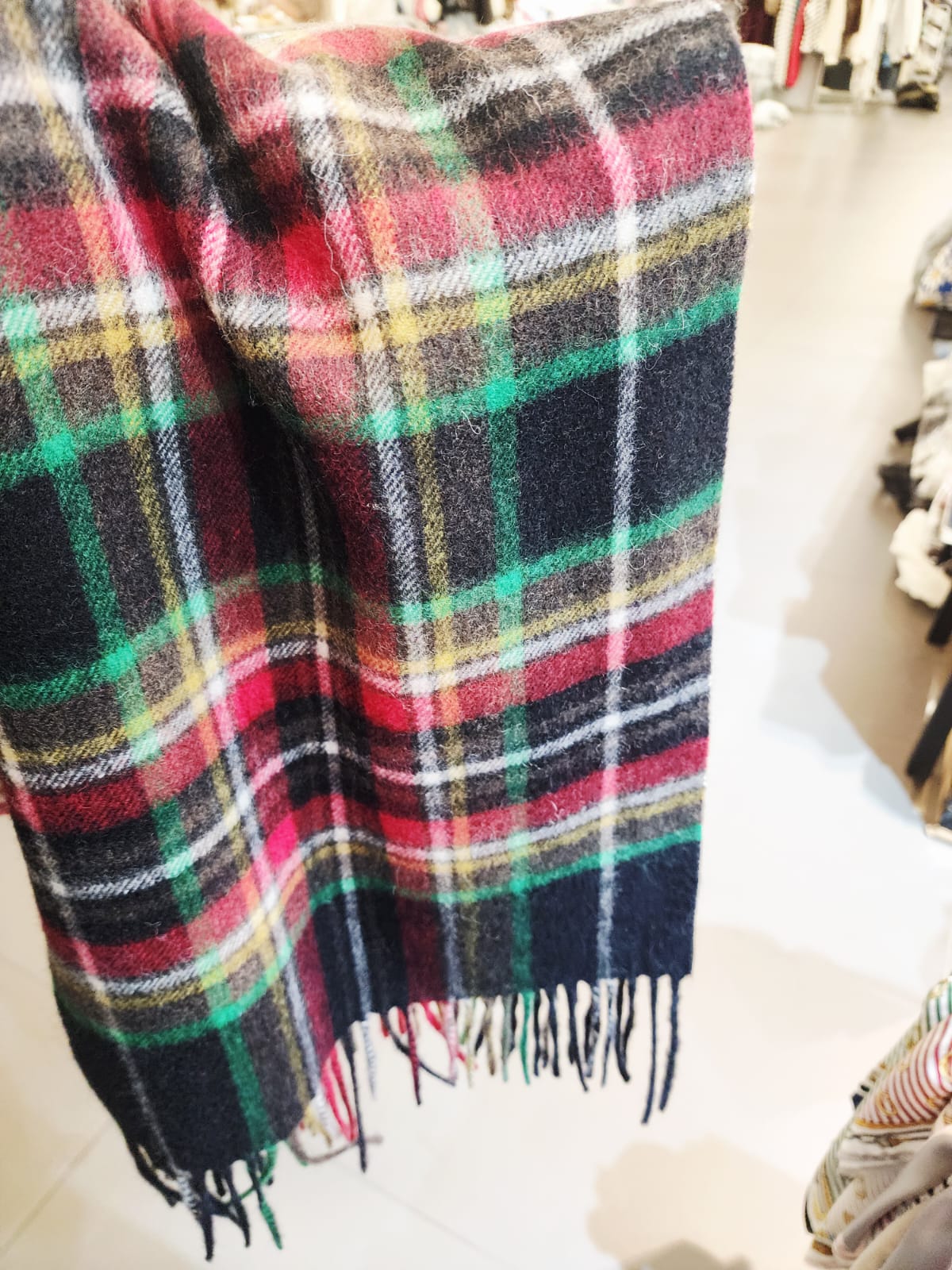 2512L BLACK RED CHECKS SHAWL