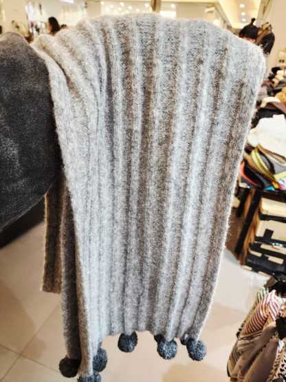 2511L GREY SCARF WITH DARK GREY BALLS