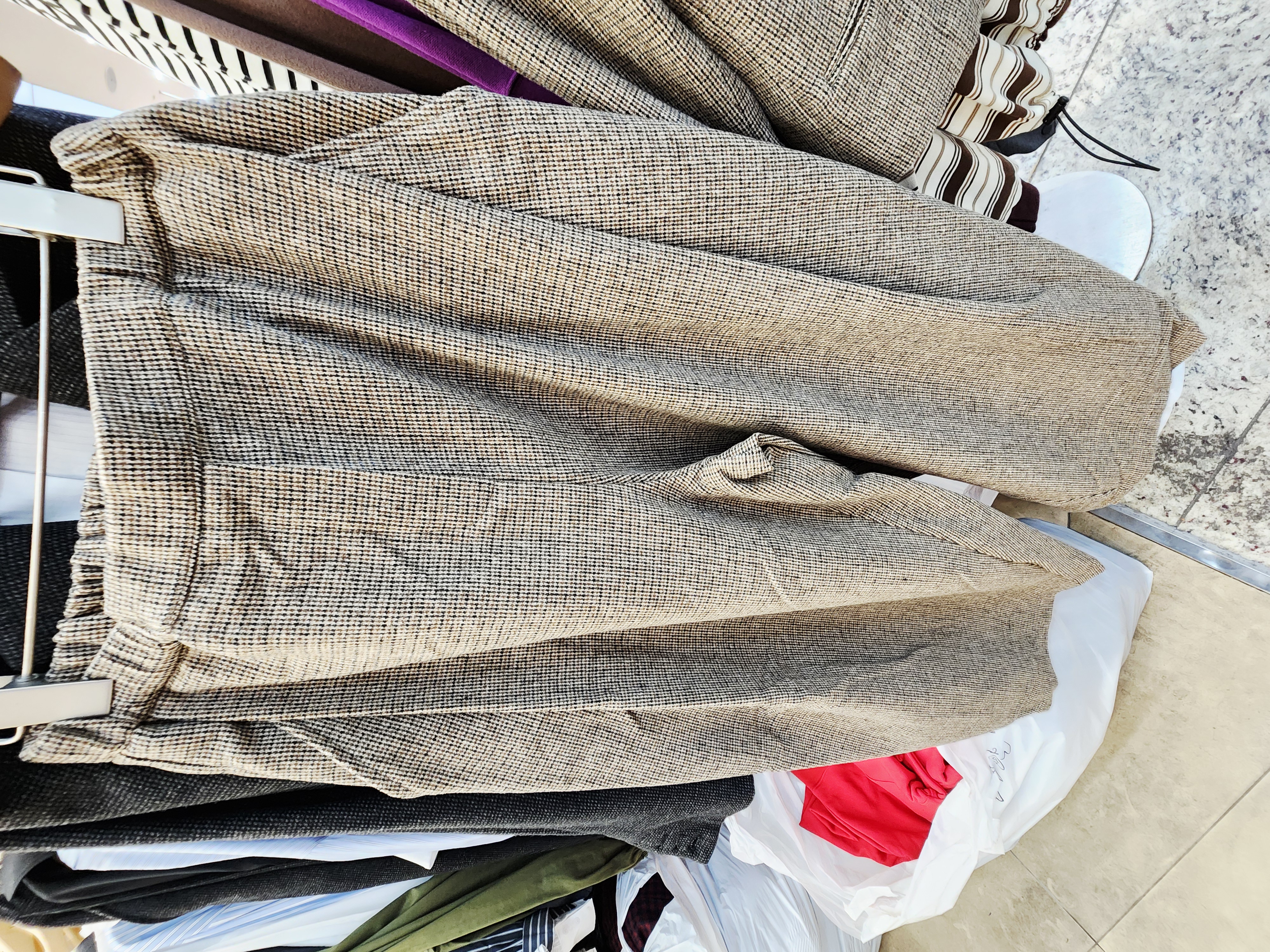 1105T BROWN AND BLACK PLAID PLEATED TROUSERS WITH SIDE POCKETS