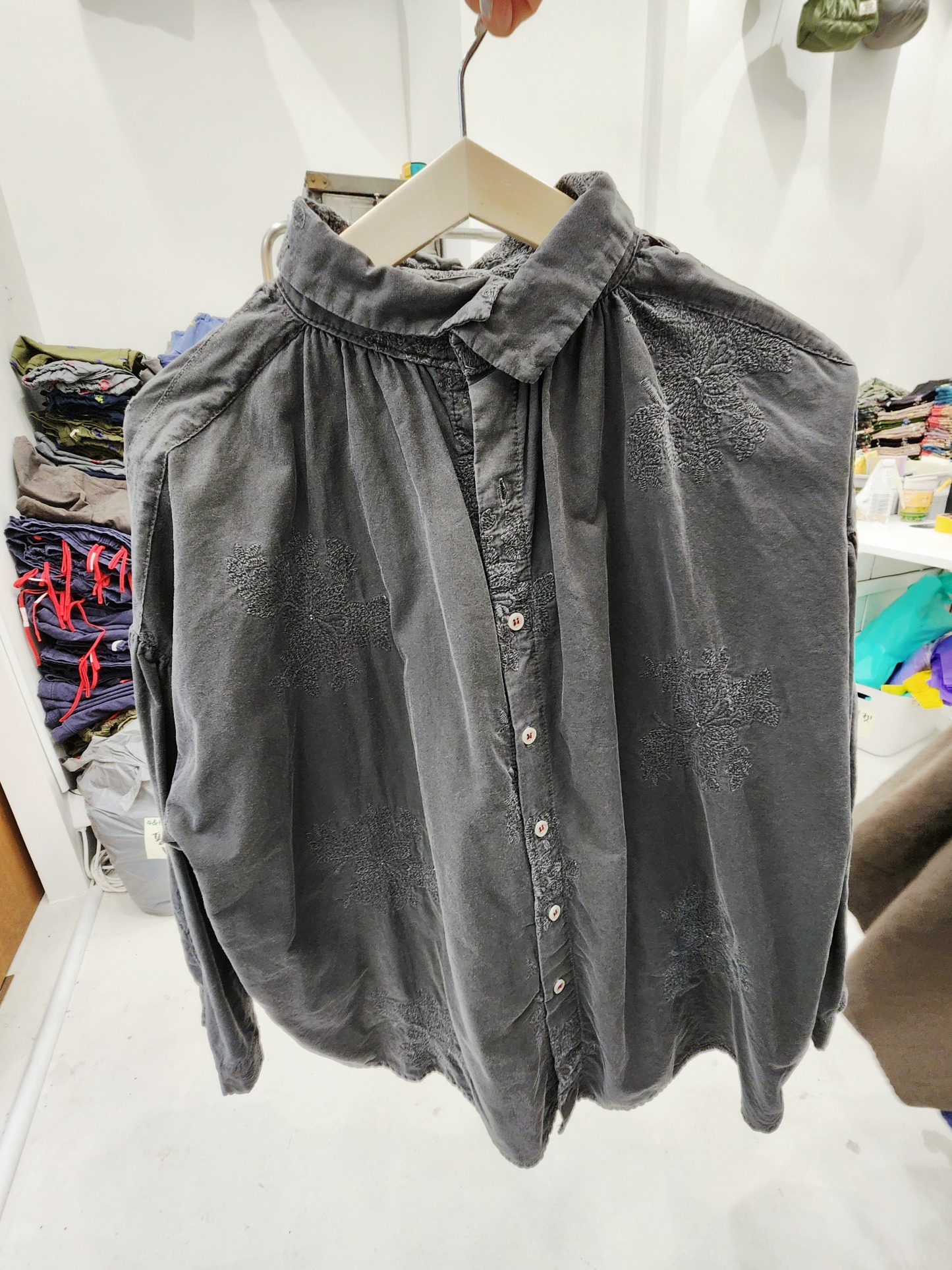 8511K BLACK VINTAGE, FLORAL BLOUSE, RELAXED FIT, with EMBROIDERED FLORAL PATTERN