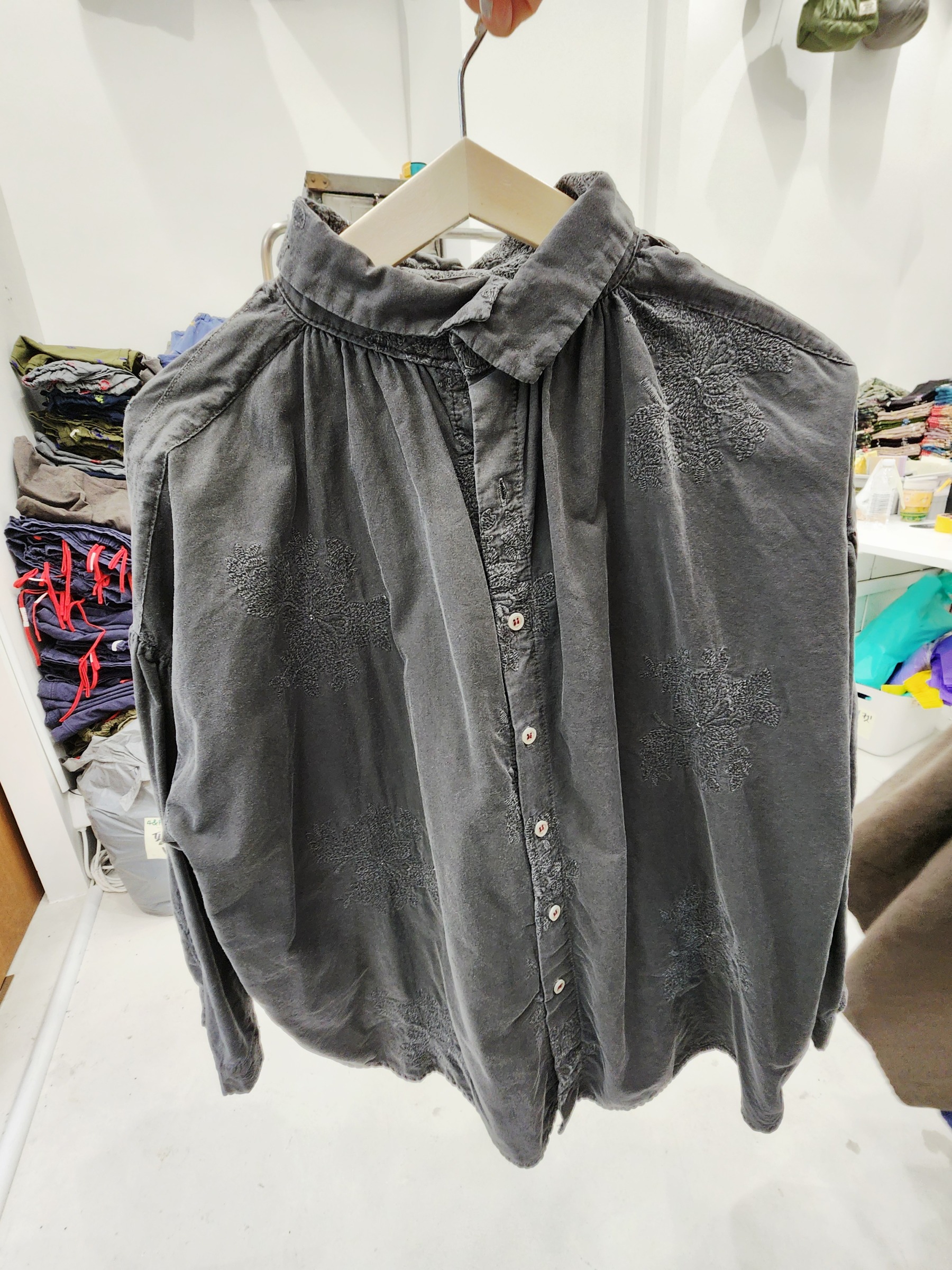 8511K BLACK VINTAGE, FLORAL BLOUSE, RELAXED FIT, with EMBROIDERED FLORAL PATTERN