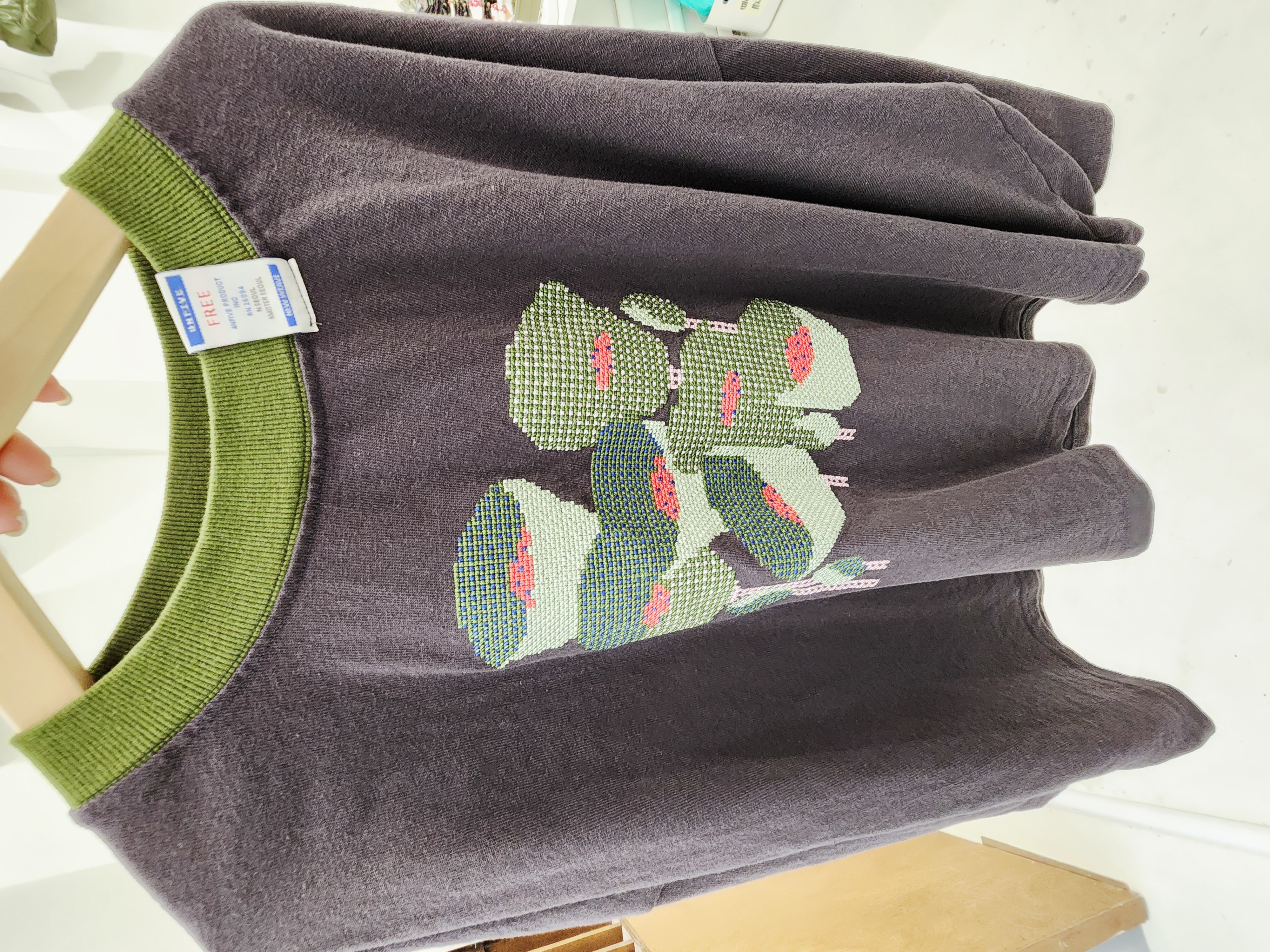 8507K BLACK CASUAL, KNIT SWEATER, RELAXED FIT, with EMBROIDERED GRAPHIC
