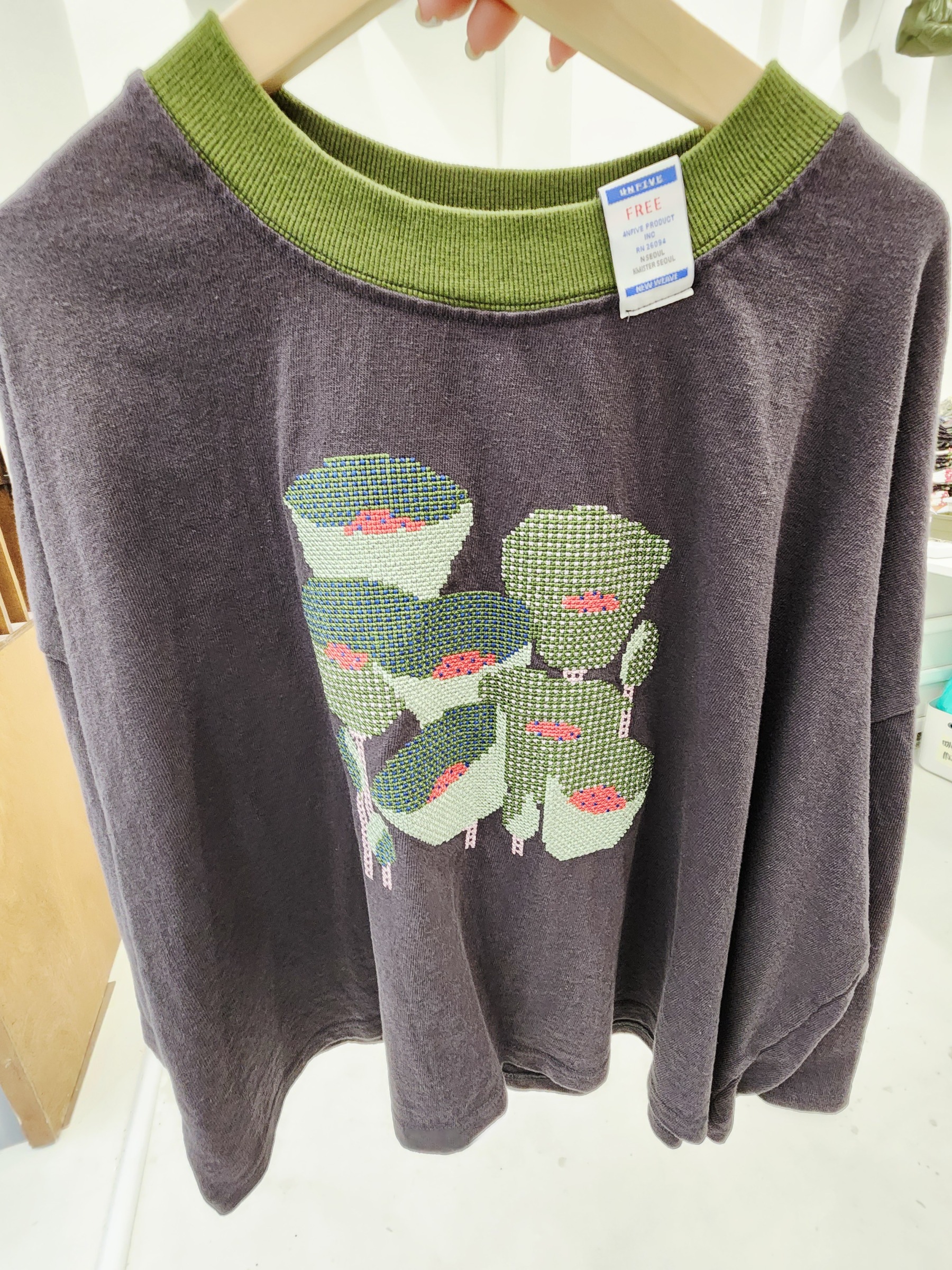 8507K BLACK CASUAL, KNIT SWEATER, RELAXED FIT, with EMBROIDERED GRAPHIC