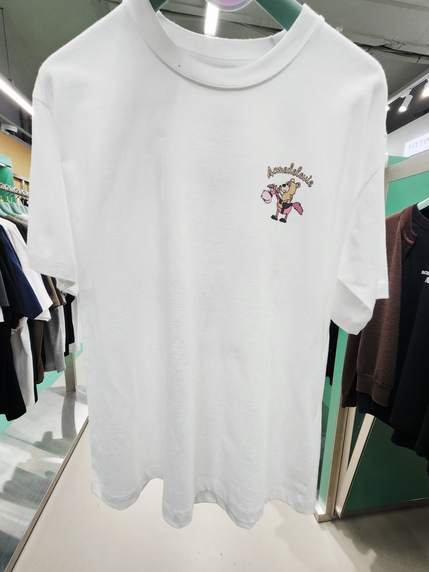 8311K WHITE TEE WITH BEAR ON HORSE