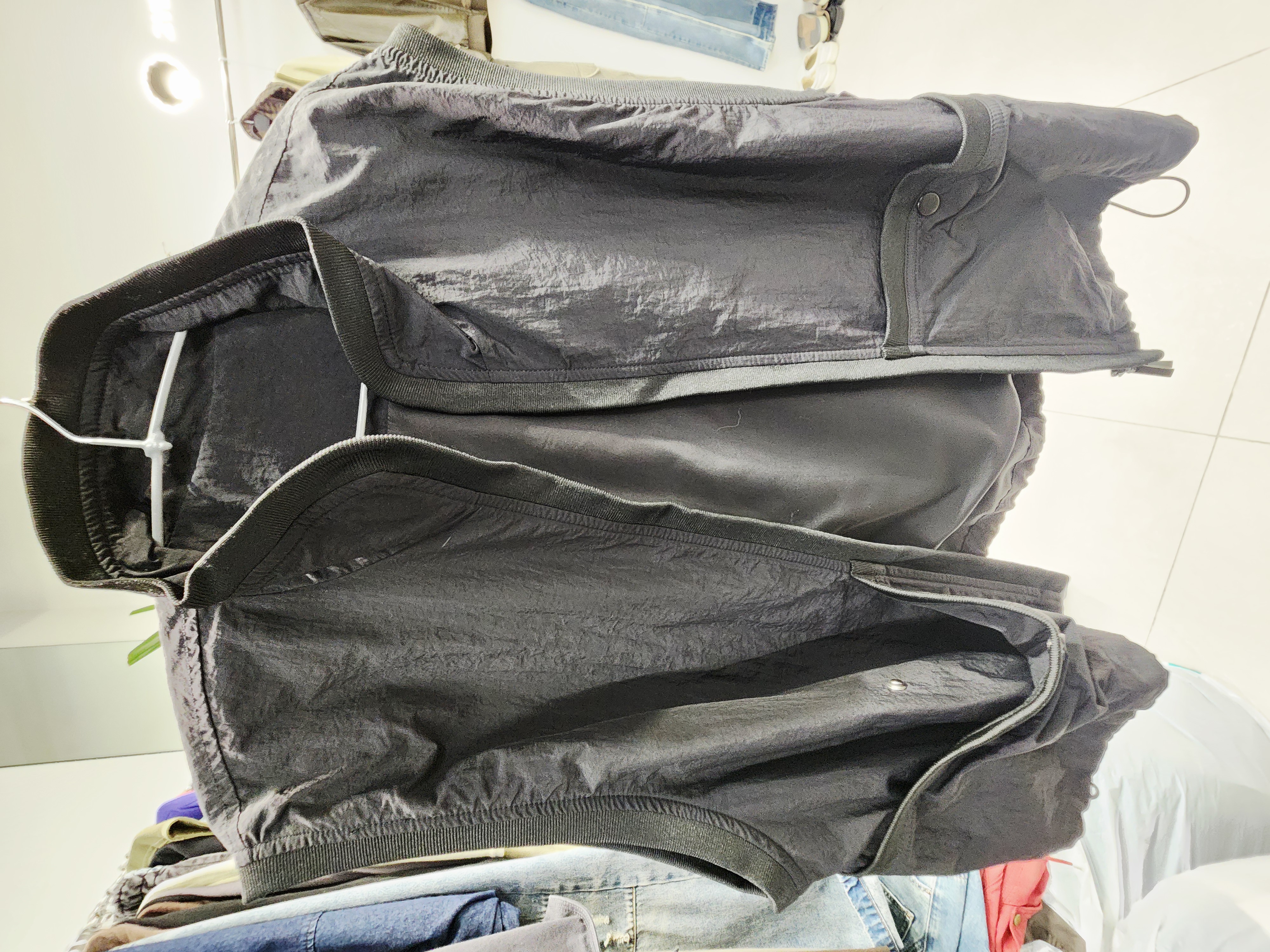 0896T BLACK VEST JACKET WITH STAND COLLAR ZIP AND SNAP POCKETS