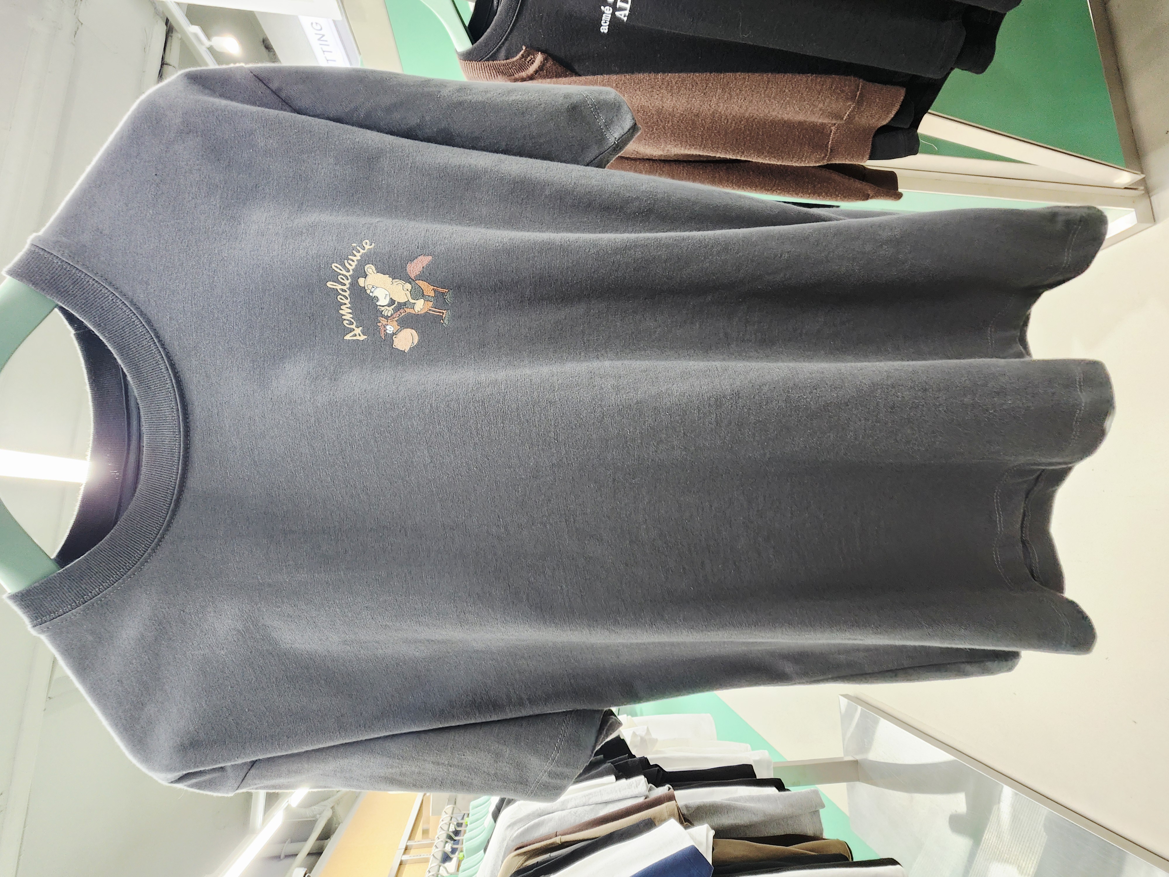 8310K BLACK TEE WITH BEAR ON HORSE