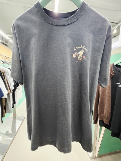 8310K BLACK TEE WITH BEAR ON HORSE