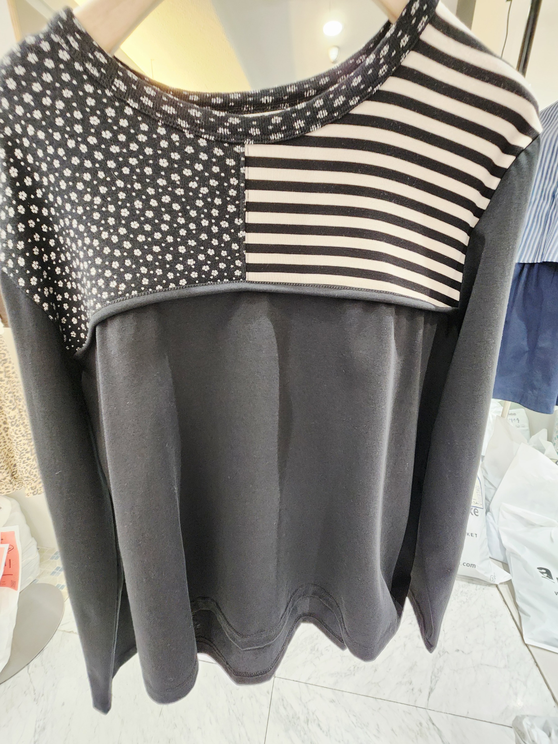 1023T BLACK TOP WITH FLORAL STRIPE BODICE SCALLOPED HEM