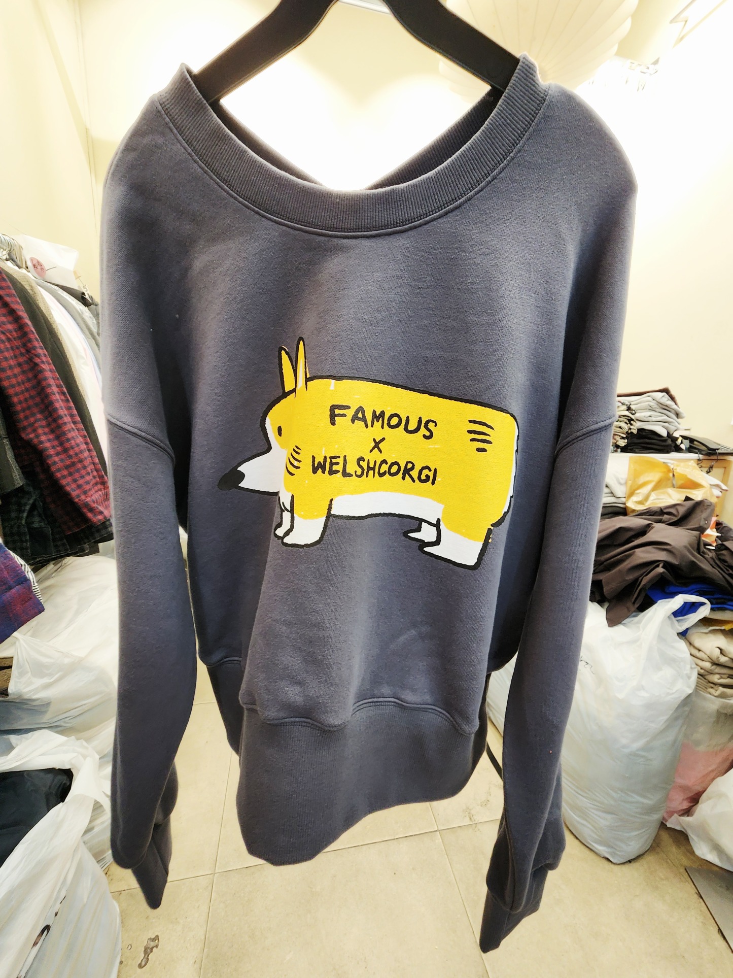 1080T DARK GRAY SWEATER WITH WELSH CORGI GRAPHIC AND RIBBED TRIM