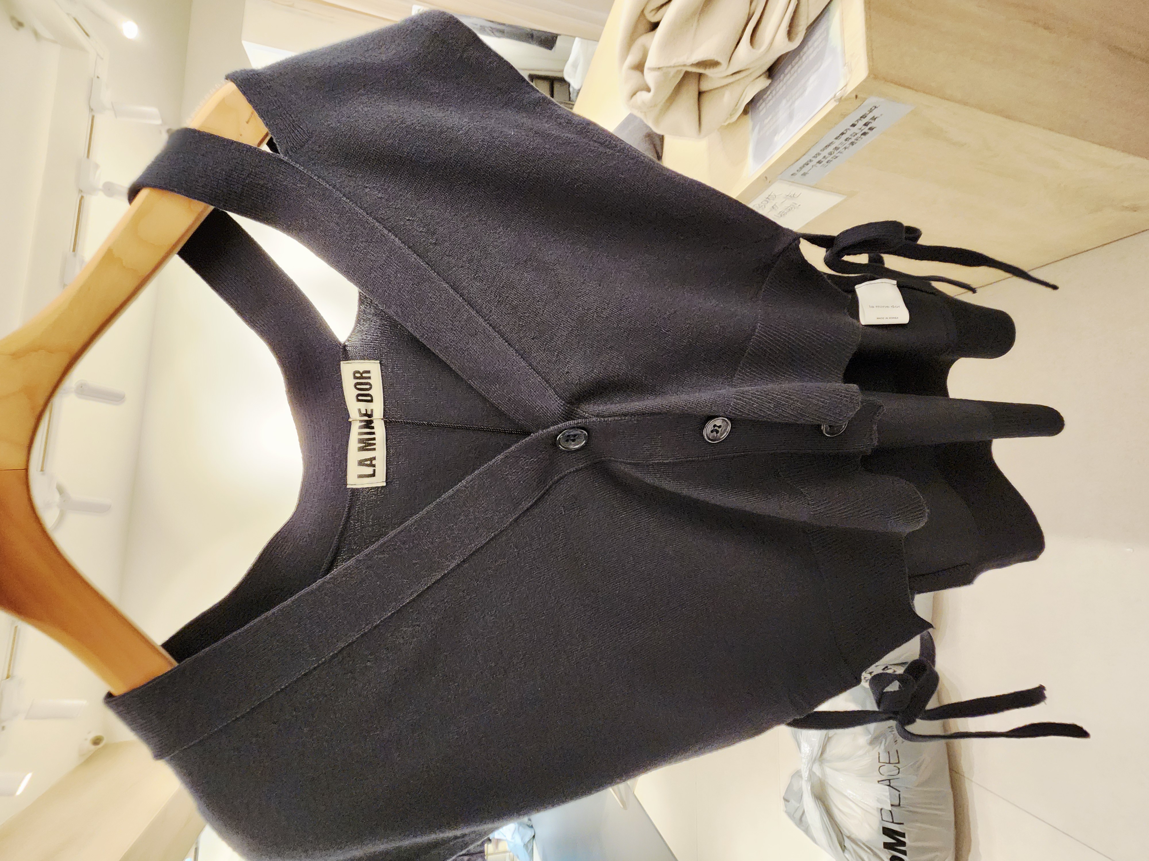 0667T NAVY CARDIGAN WITH V-NECK BUTTON FRONT TIE HEM