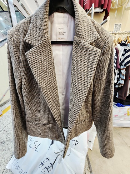 1107T BROWN AND BLACK PLAID BLAZER WITH NOTCHED LAPELS