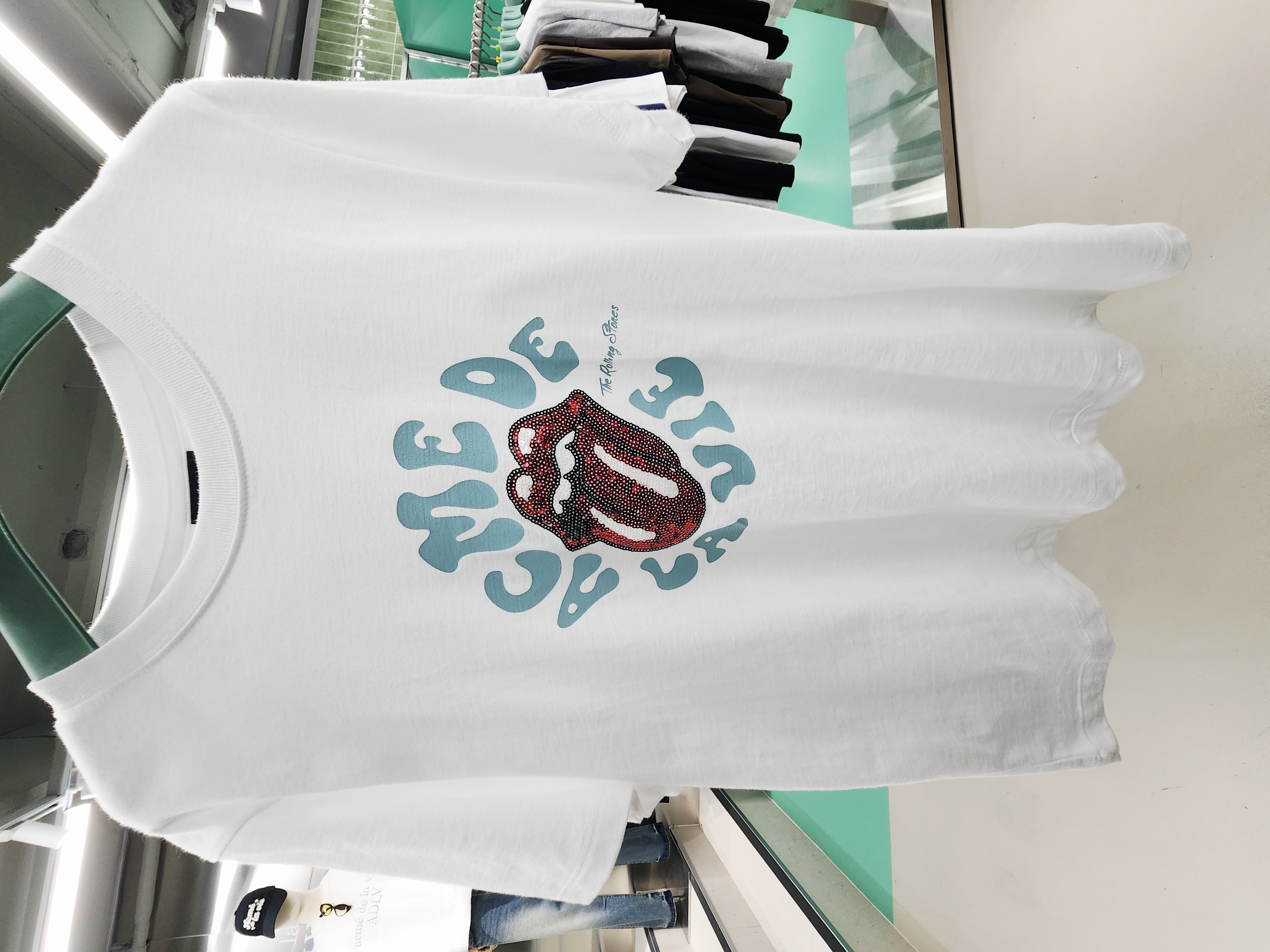 8321K WHITE TEE WITH RED SHIMMER ROLLIN STONE LIP