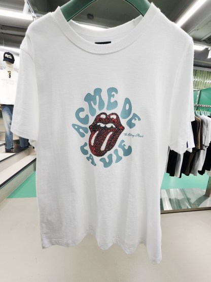 8321K WHITE TEE WITH RED SHIMMER ROLLIN STONE LIP