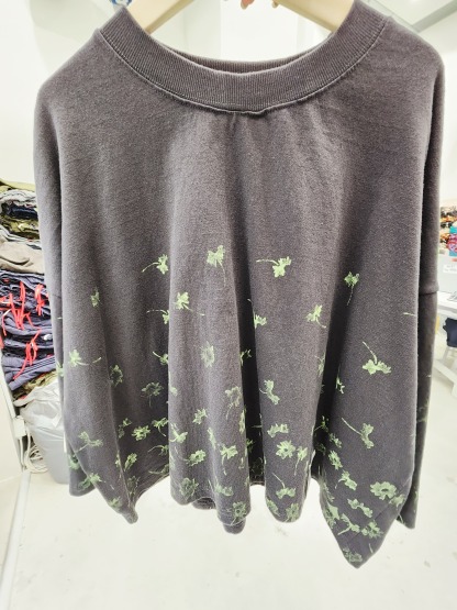 8504K BLACK CASUAL, FLORAL SWEATER, RELAXED FIT, WITH FLORAL EMBROIDERY