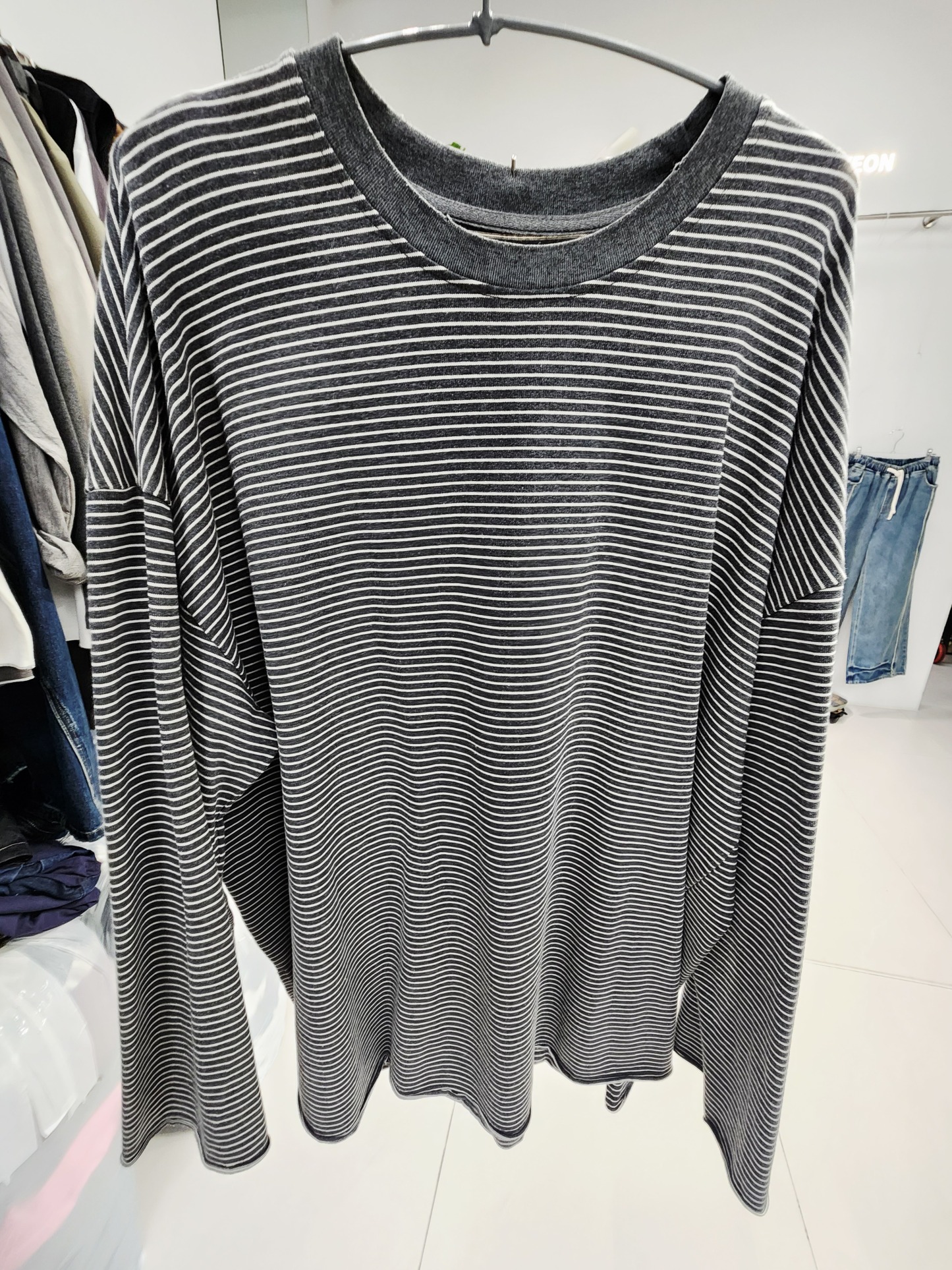 0917T CHARCOAL GREY AND WHITE STRIPED LONG-SLEEVE TEE