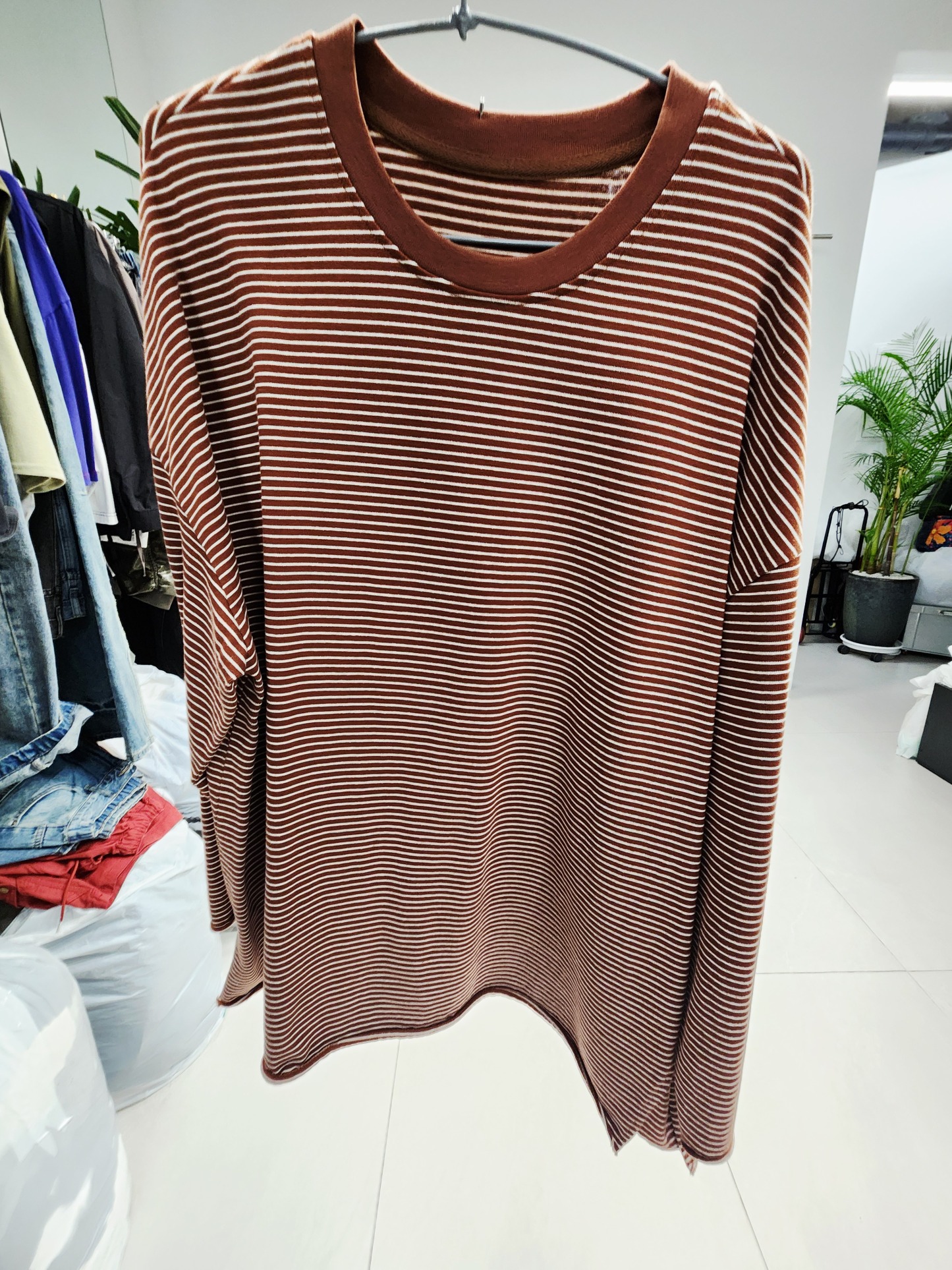 0915T BROWN STRIPED OVERSIZED LONG SLEEVE CREW NECK TEE