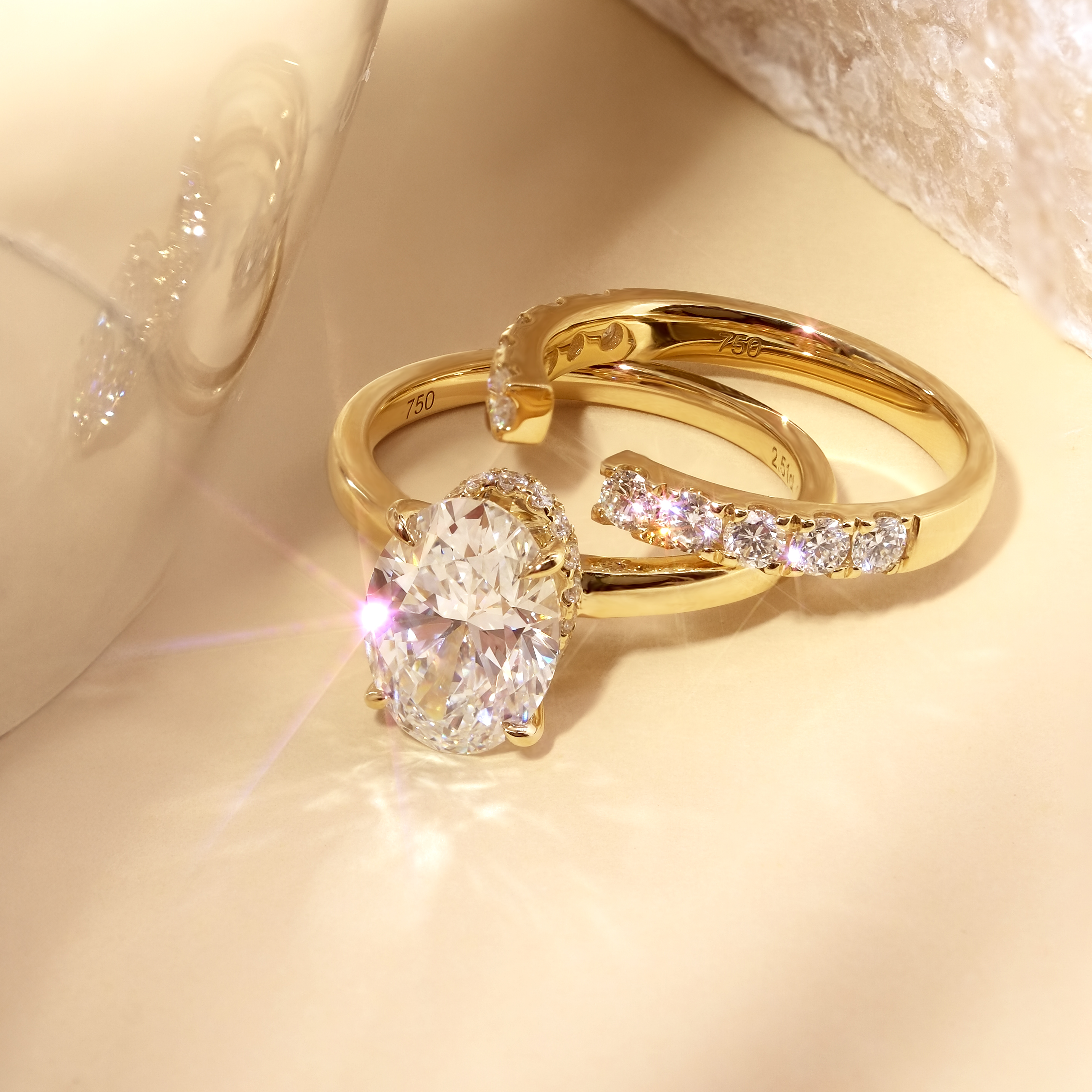 18K Yellow Gold IGI Certified Oval Lab-Grown Diamond Ring Set - Stackable