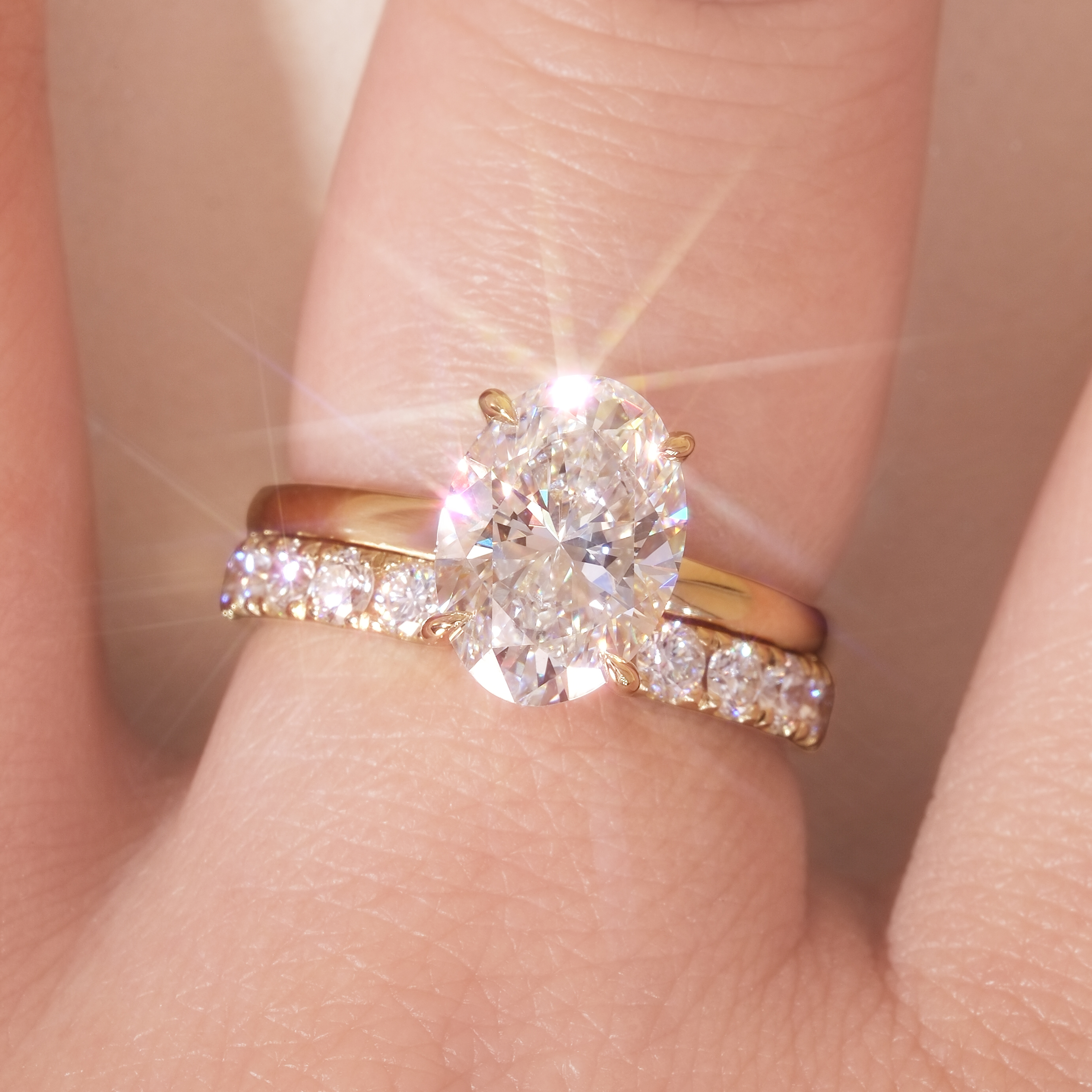 18K Yellow Gold IGI Certified Oval Lab-Grown Diamond Ring Set - Stackable