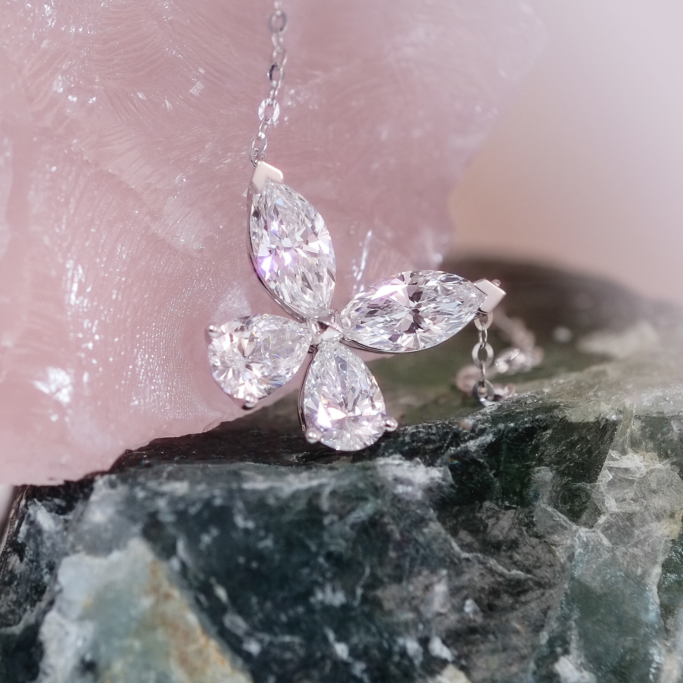 蝴蝶培育鑽石吊墜連18K頸鏈