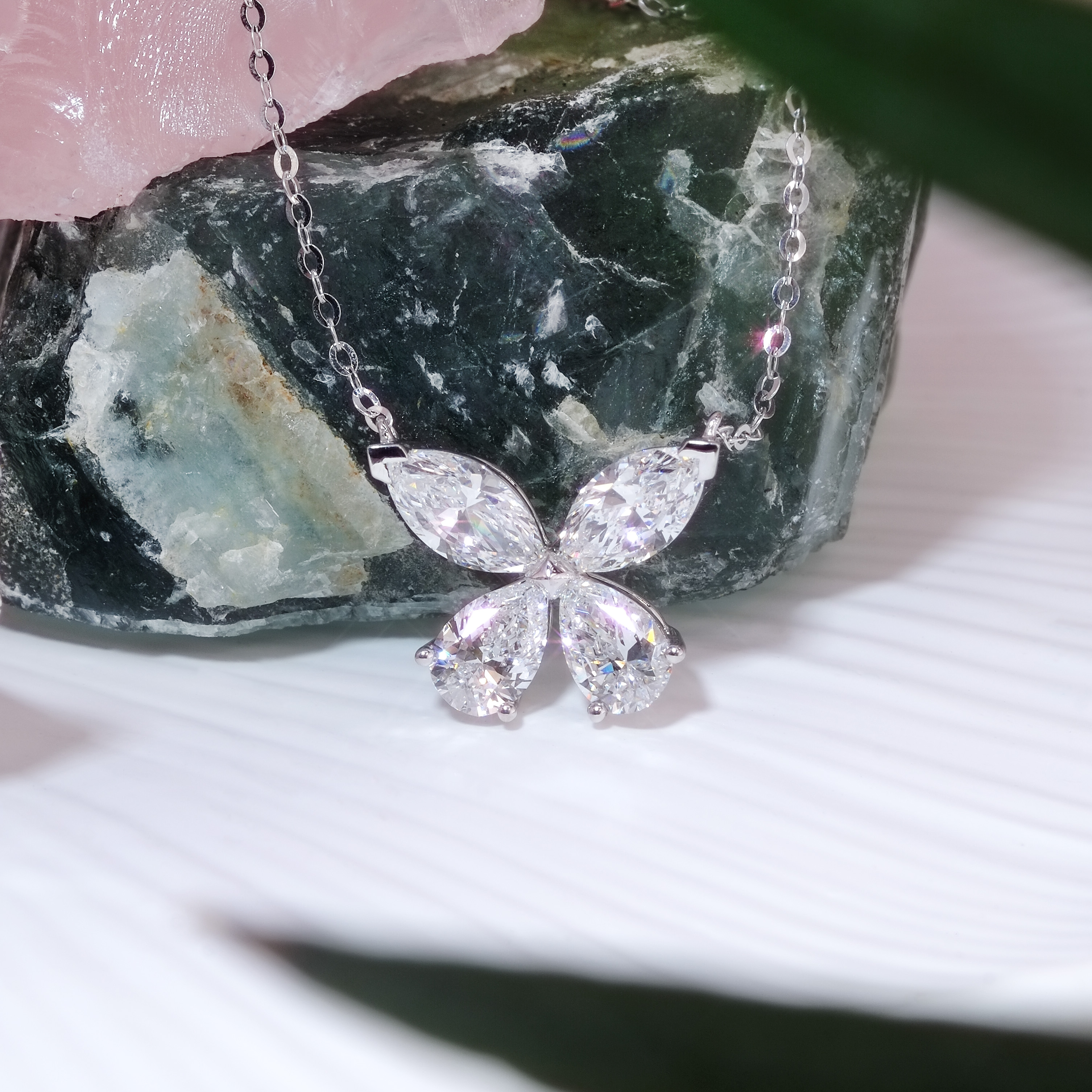 蝴蝶培育鑽石吊墜連18K頸鏈