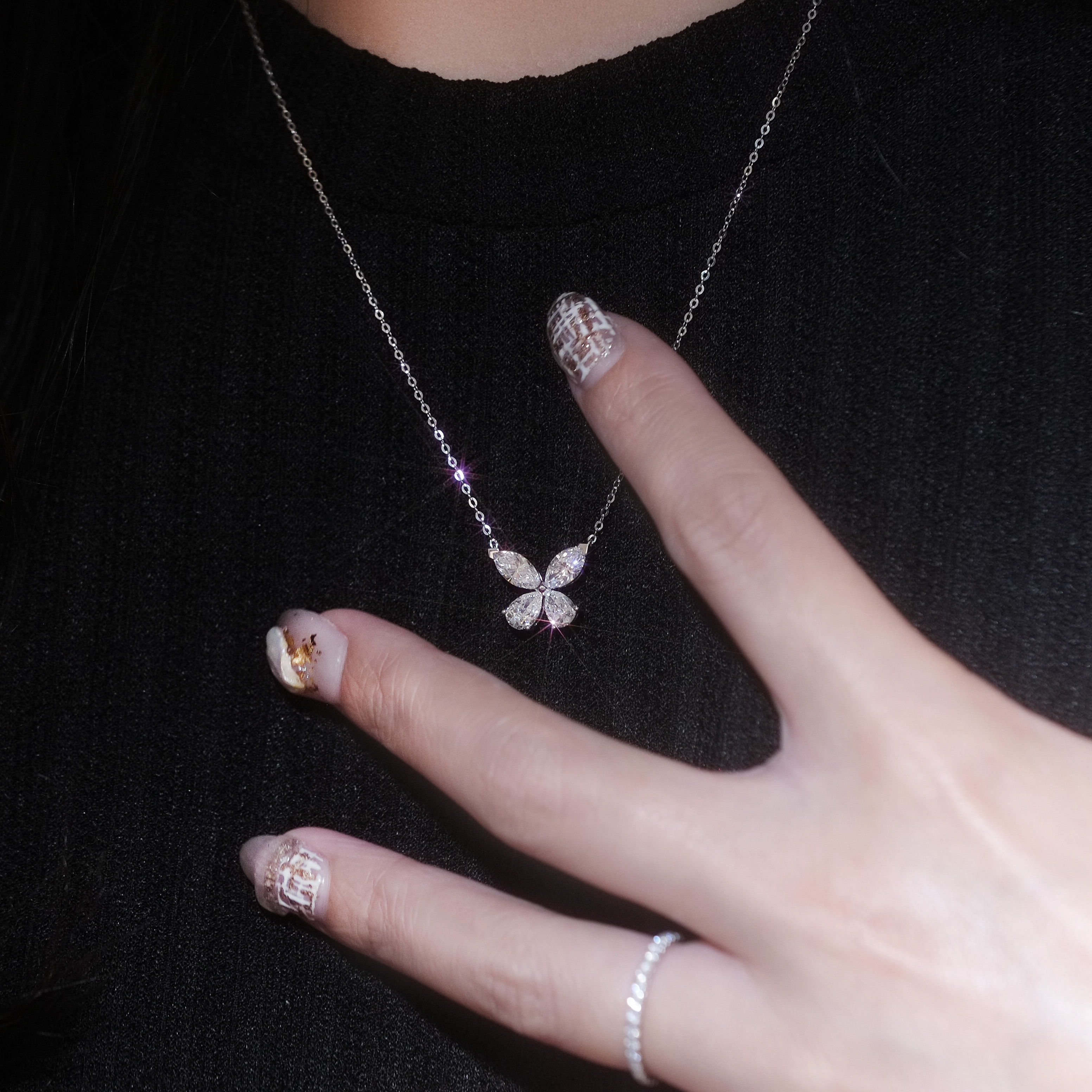 蝴蝶培育鑽石吊墜連18K頸鏈