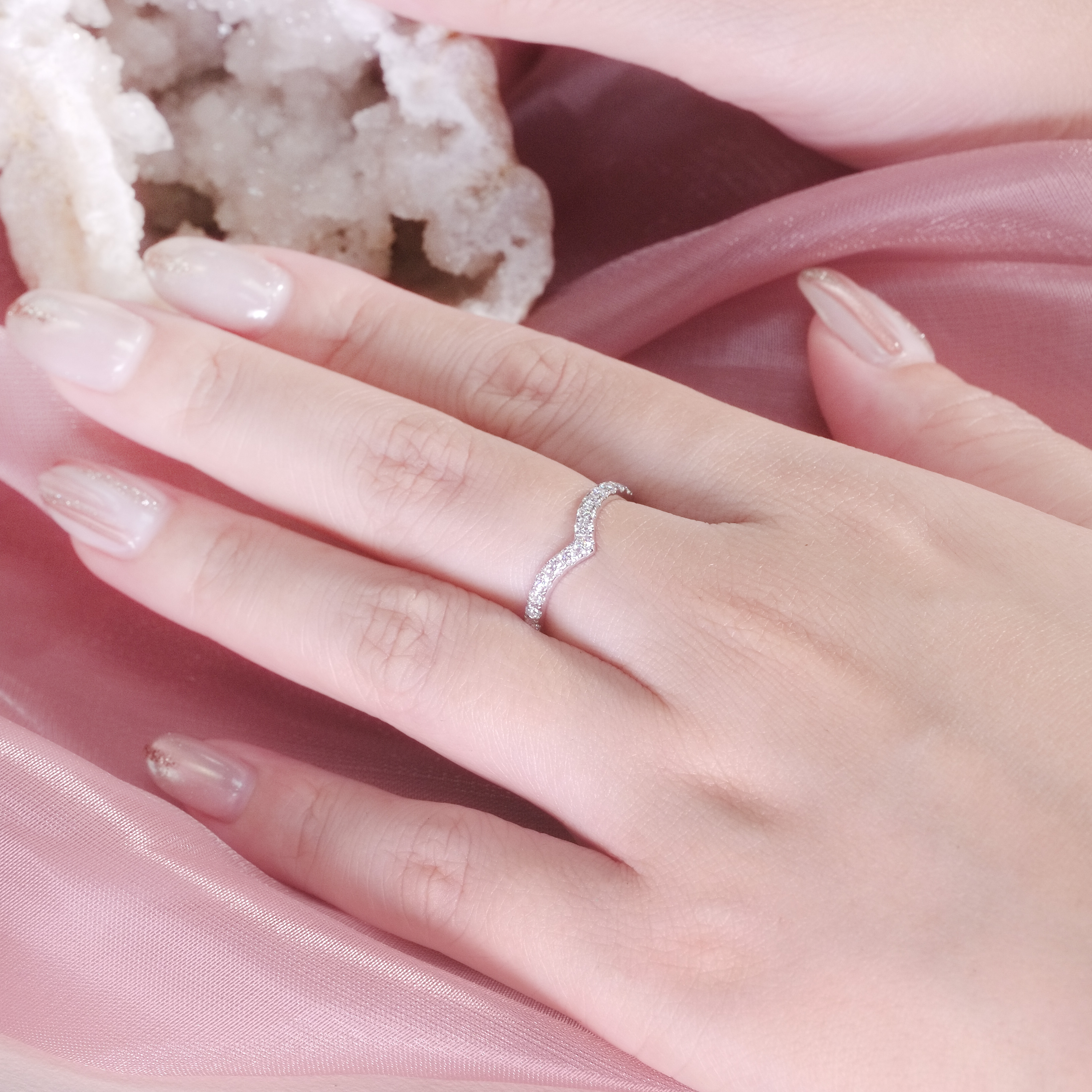 奢華培育鑽石V形戒指