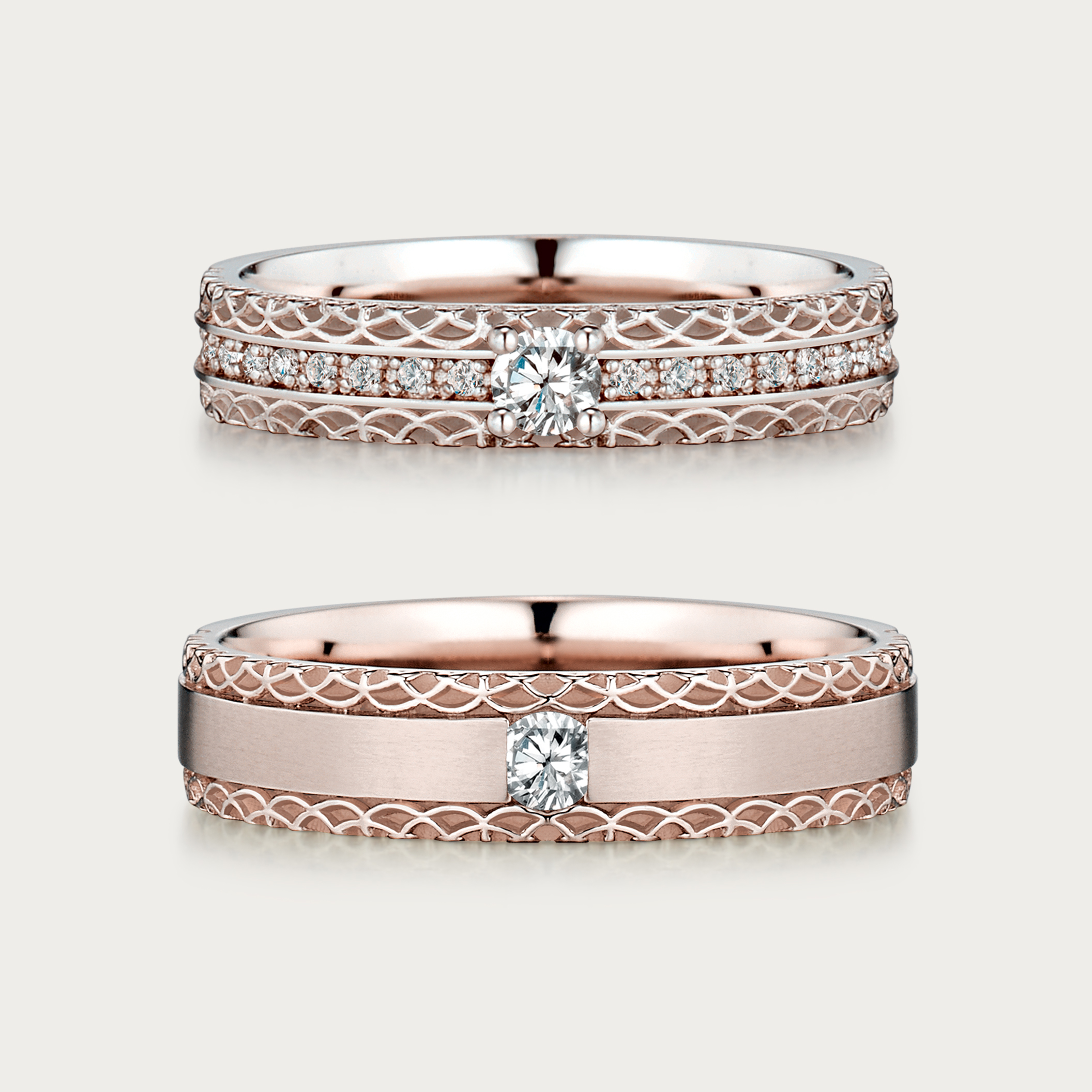 青瓦古典天然鑽石結婚對戒平放展示,採用啡金色設計。戒指上下邊緣雕刻著猶如韓屋屋瓦般細膩層疊的波浪紋理 (Scallop Pattern)。上方女戒配以 0.2ct 主鑽與閃爍排鑽;下方男戒中央鑲嵌 0.1ct 鑽石並搭配平滑的拉絲霧面。