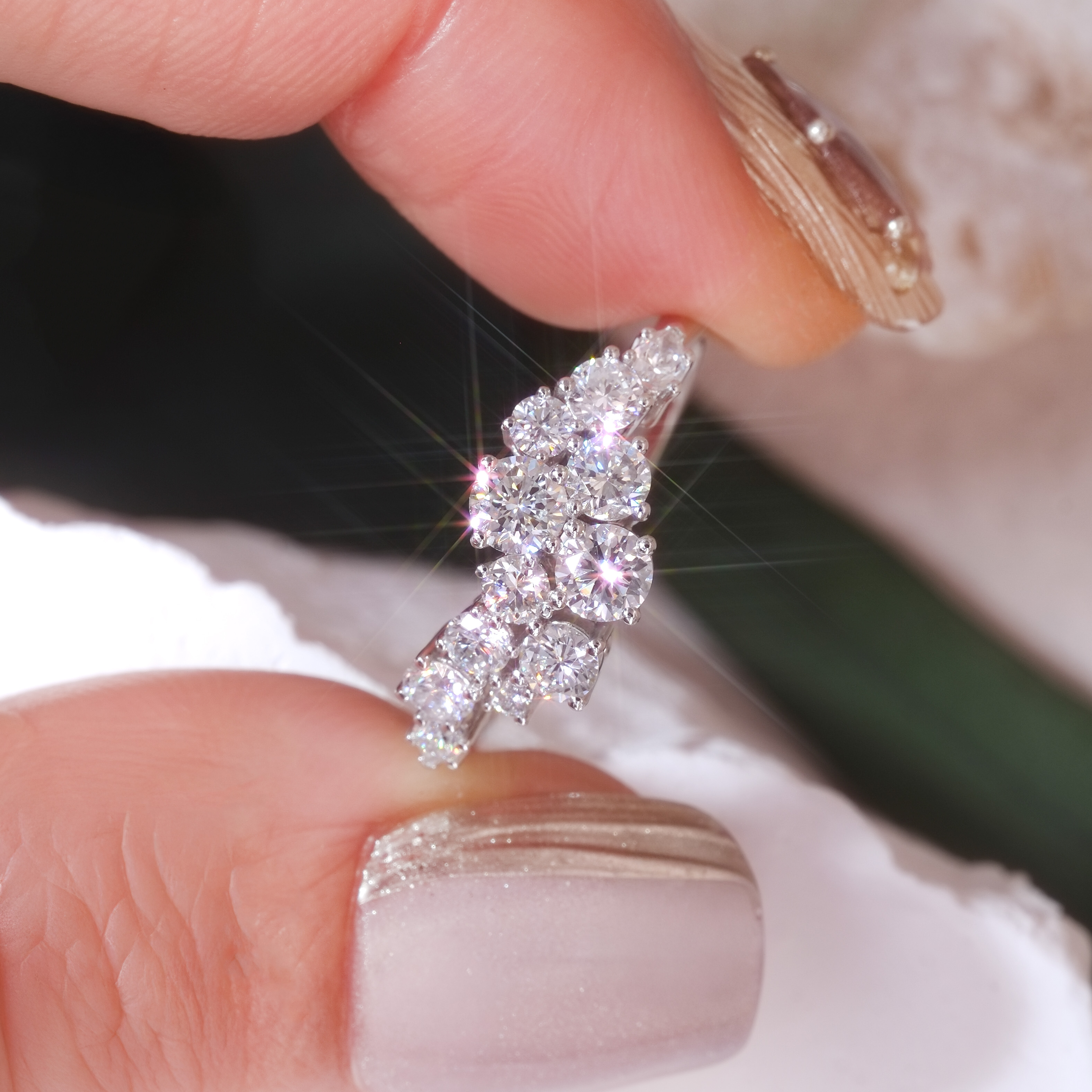 繁星曲線培育鑽石排鑽戒指