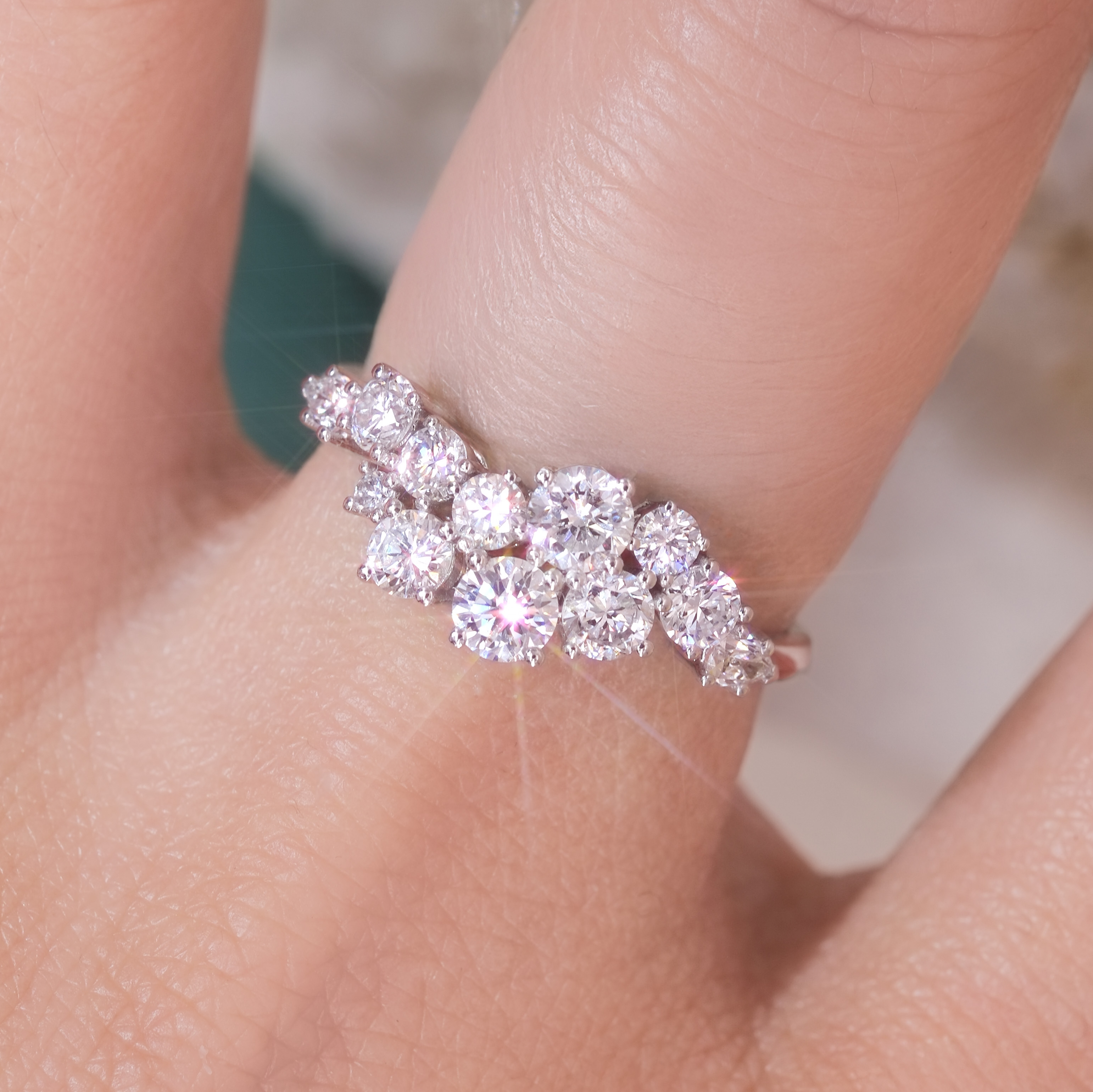 繁星曲線培育鑽石排鑽戒指